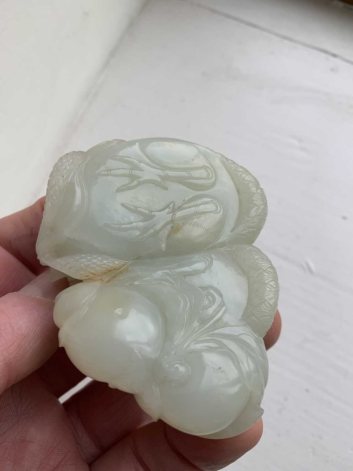 A Chinese carved celadon jade group of quail, Qing Dynasty, 18th/19th century. - Image 7 of 19