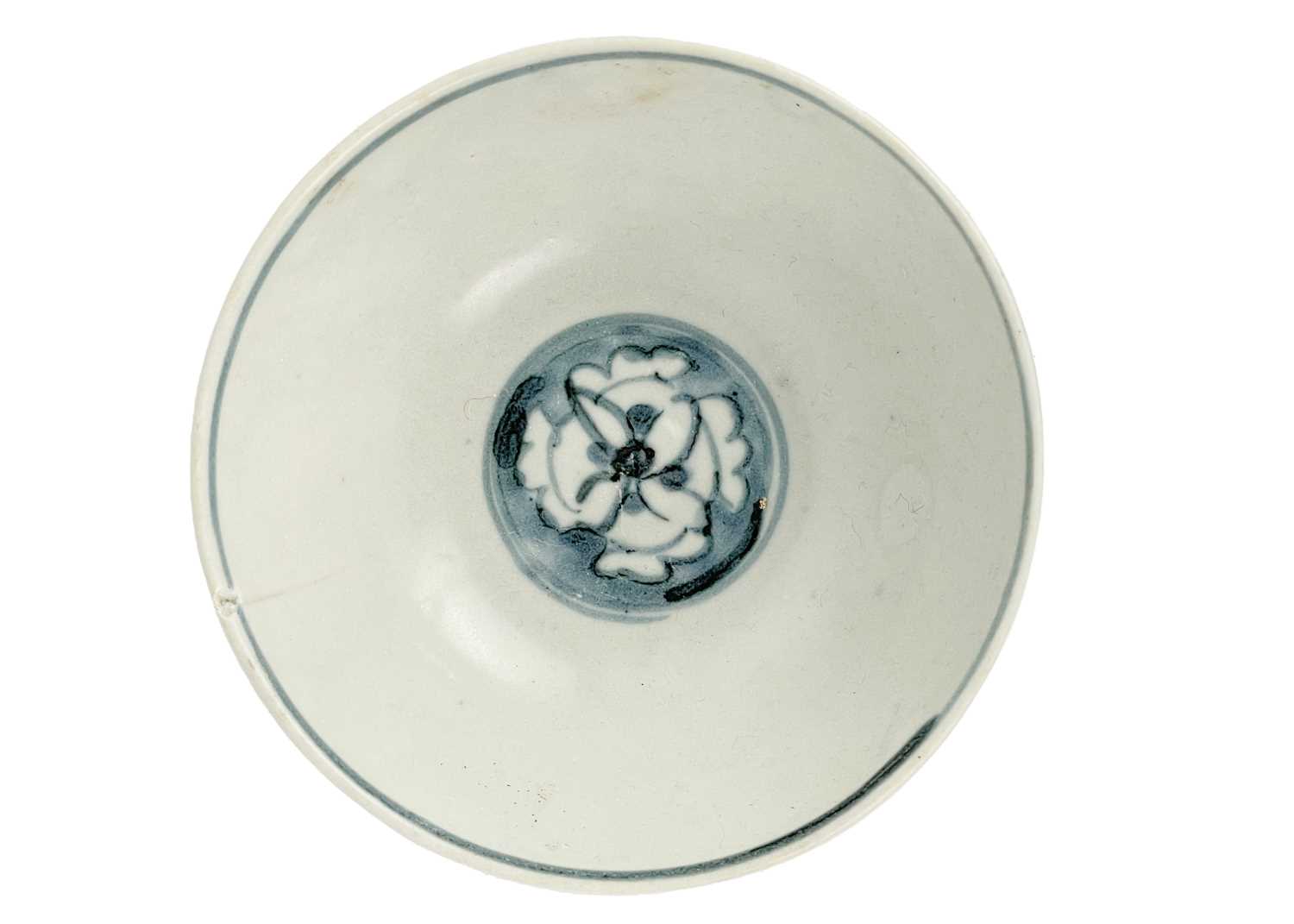 A Chinese provincial blue and white bowl. - Image 20 of 22