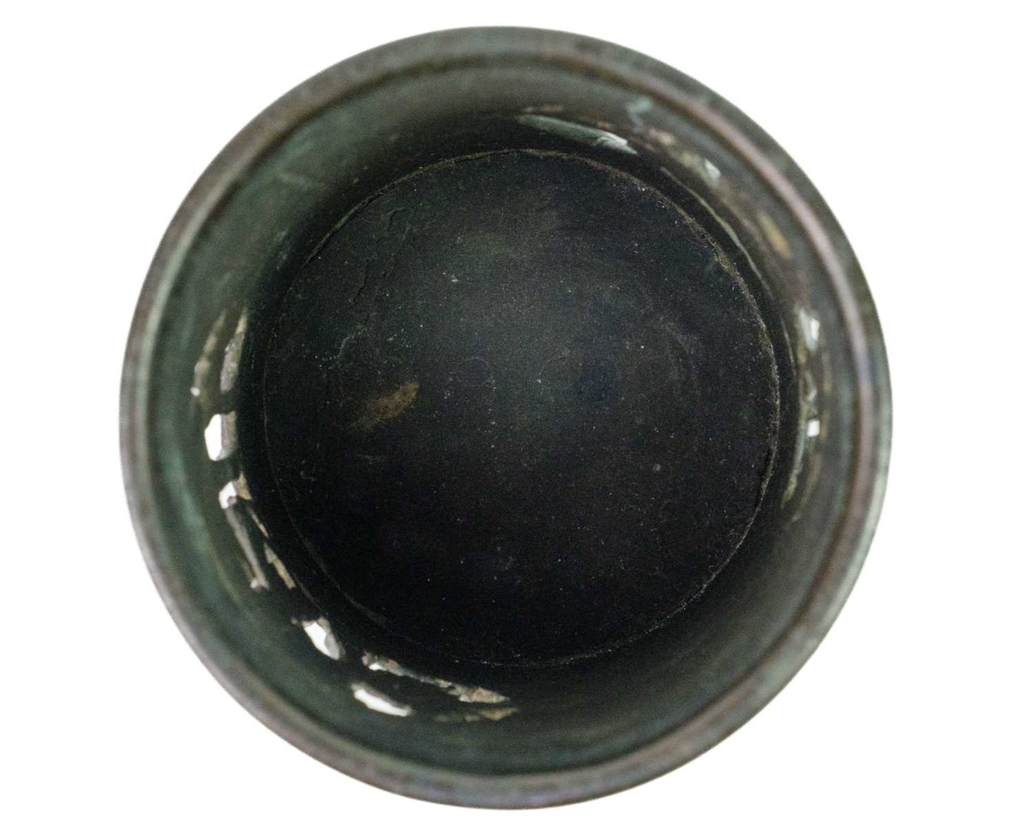 A Chinese bronze brush pot, bitong, Qing Dynasty. - Image 5 of 8