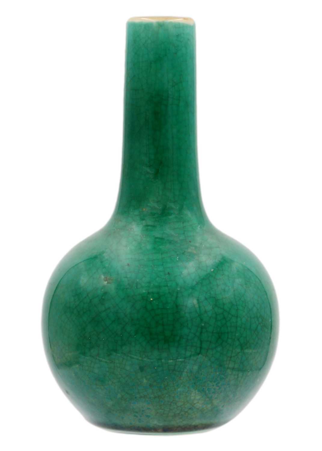 A Chinese dark green monochrome crackle-glaze bottle vase, 19th century. - Image 3 of 14