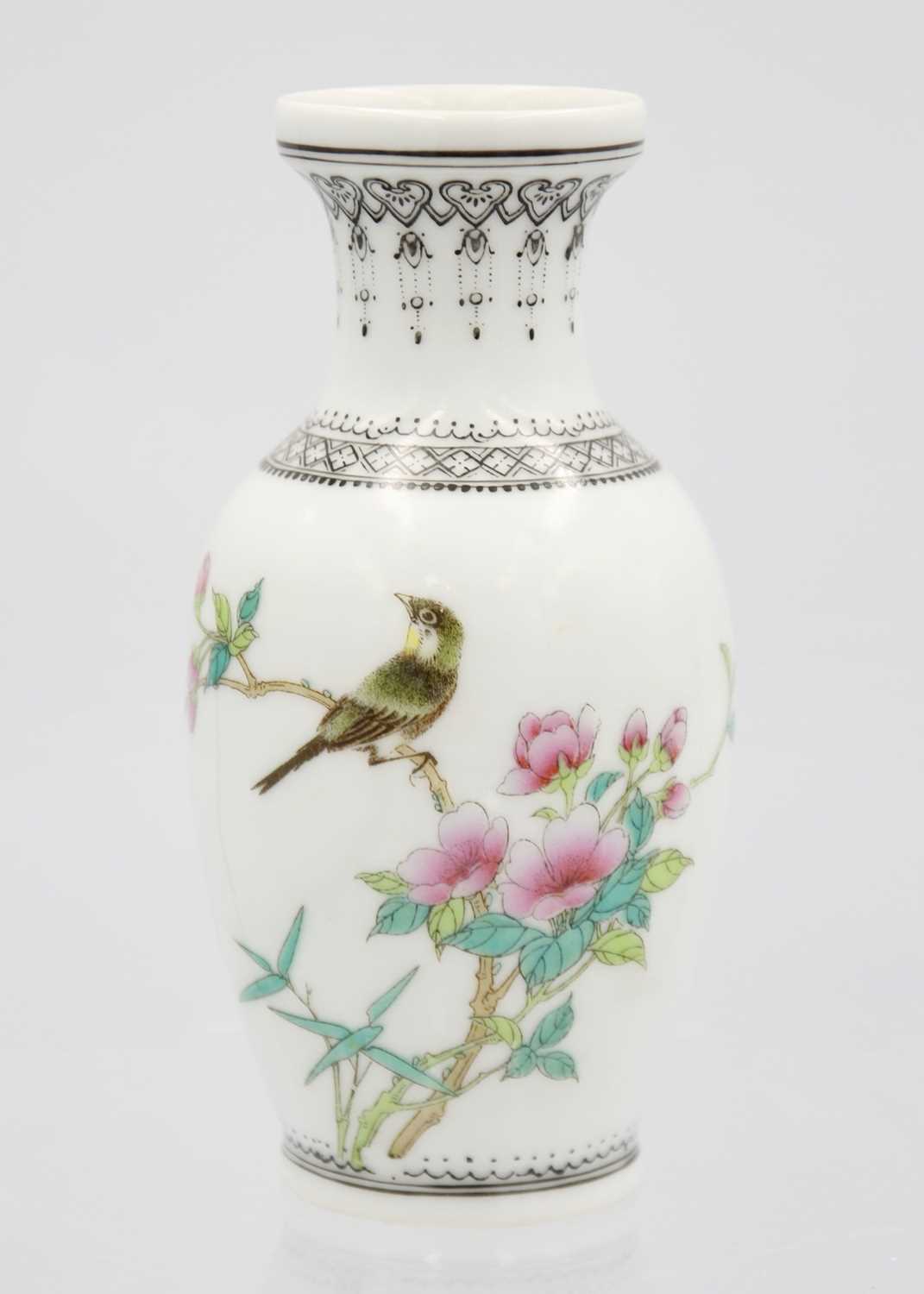 Two Chinese porcelain tankards, 18th century. - Image 4 of 16