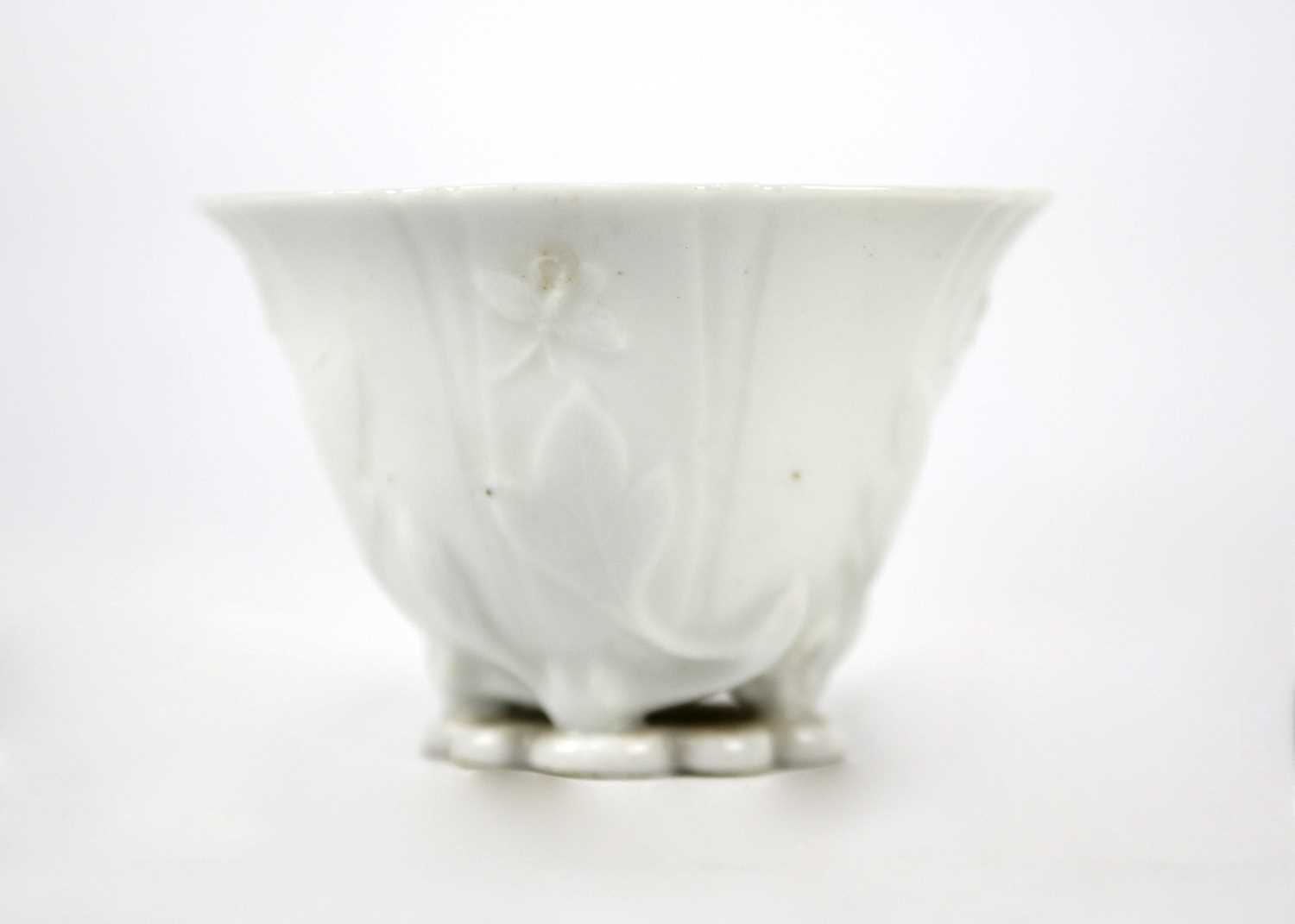 A Chinese blanc de chine libation cup, Qing Dynasty, 18th century. - Image 9 of 11
