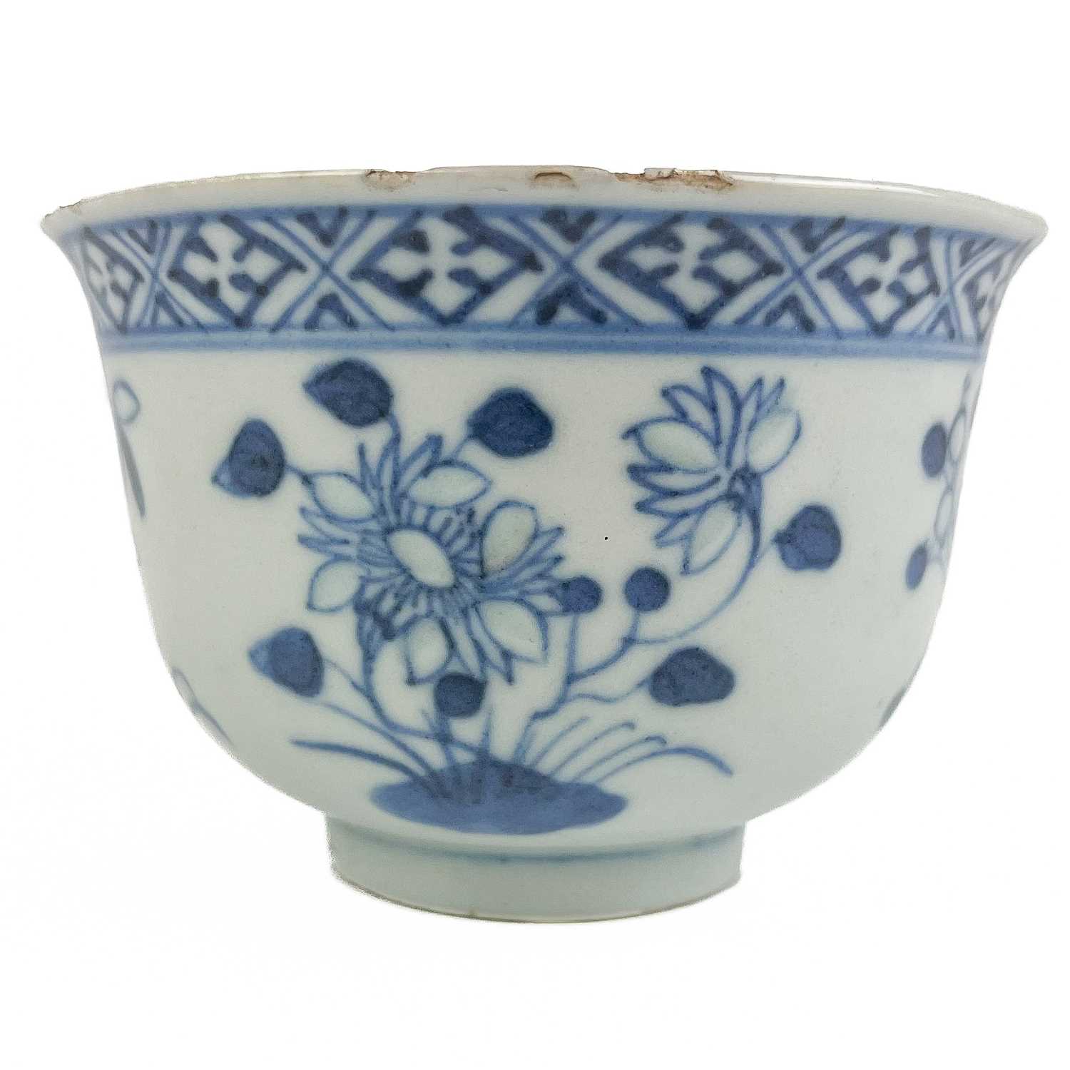 A Japanese Satsuma porcelain tea bowl, 19th century. - Image 5 of 13