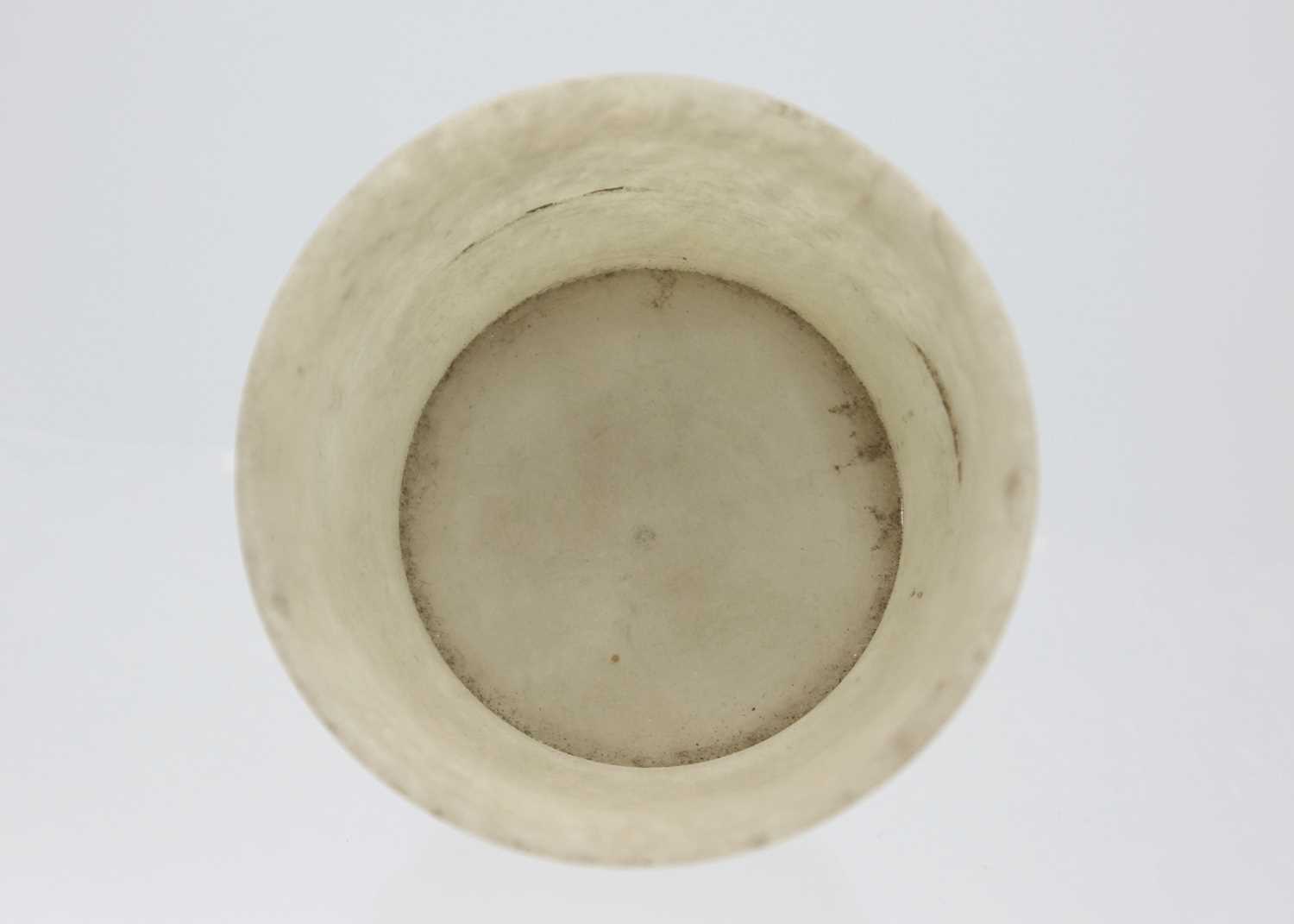 A Chinese quartz bowl. - Image 5 of 6