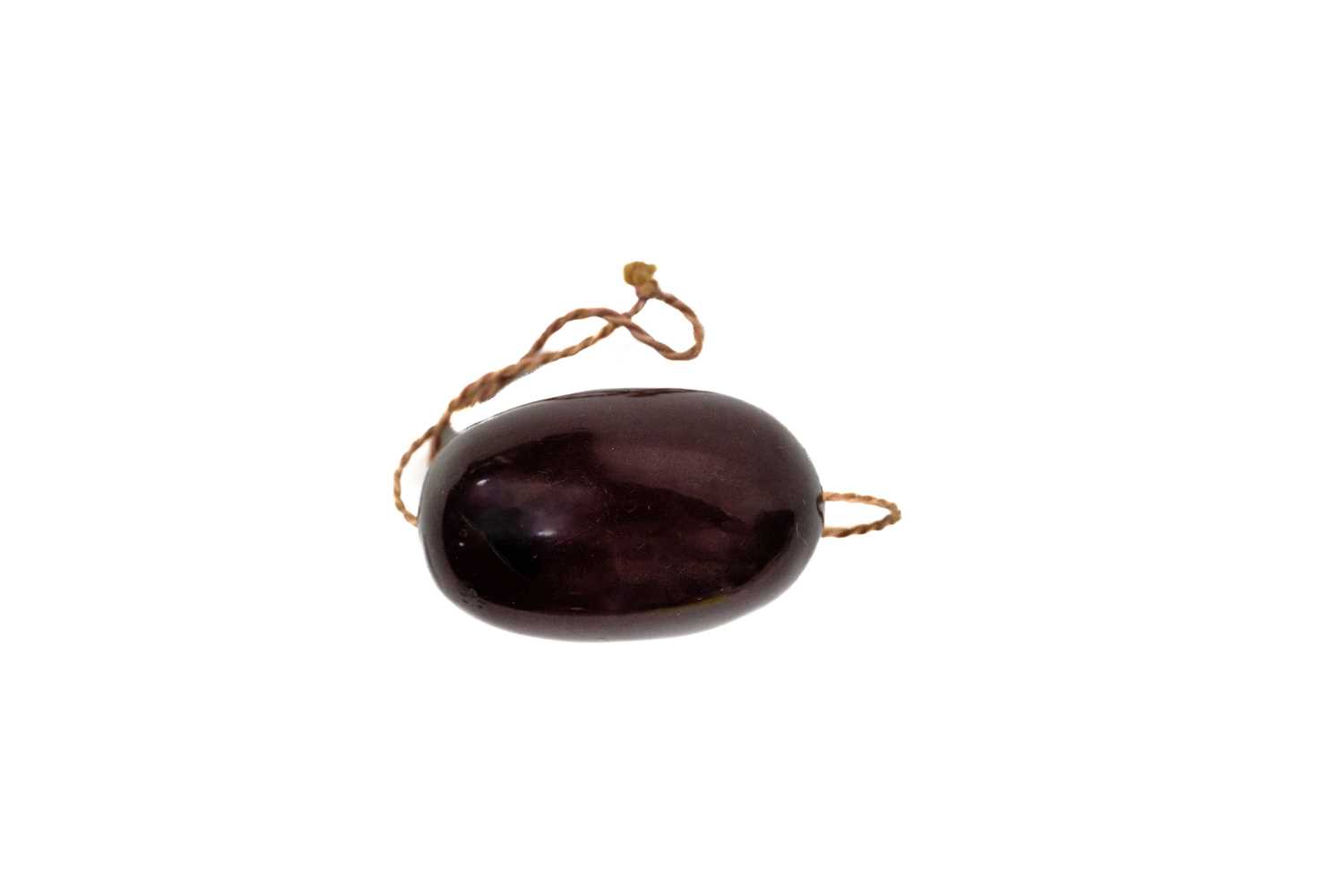A large bakelite cherry amber bead,. - Image 3 of 7