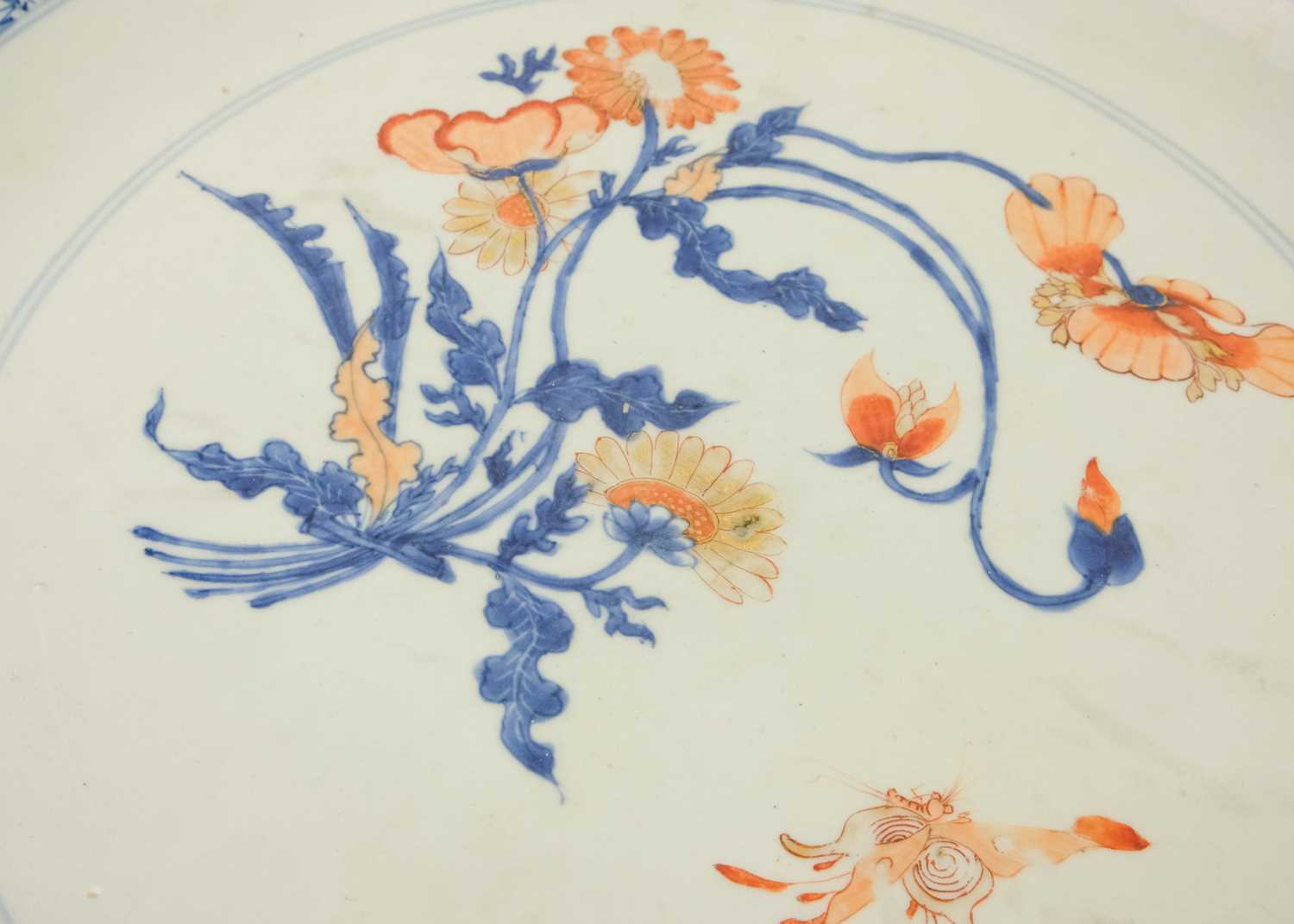 A Chinese Imari porcelain shallow dish, 18th century. - Image 3 of 7