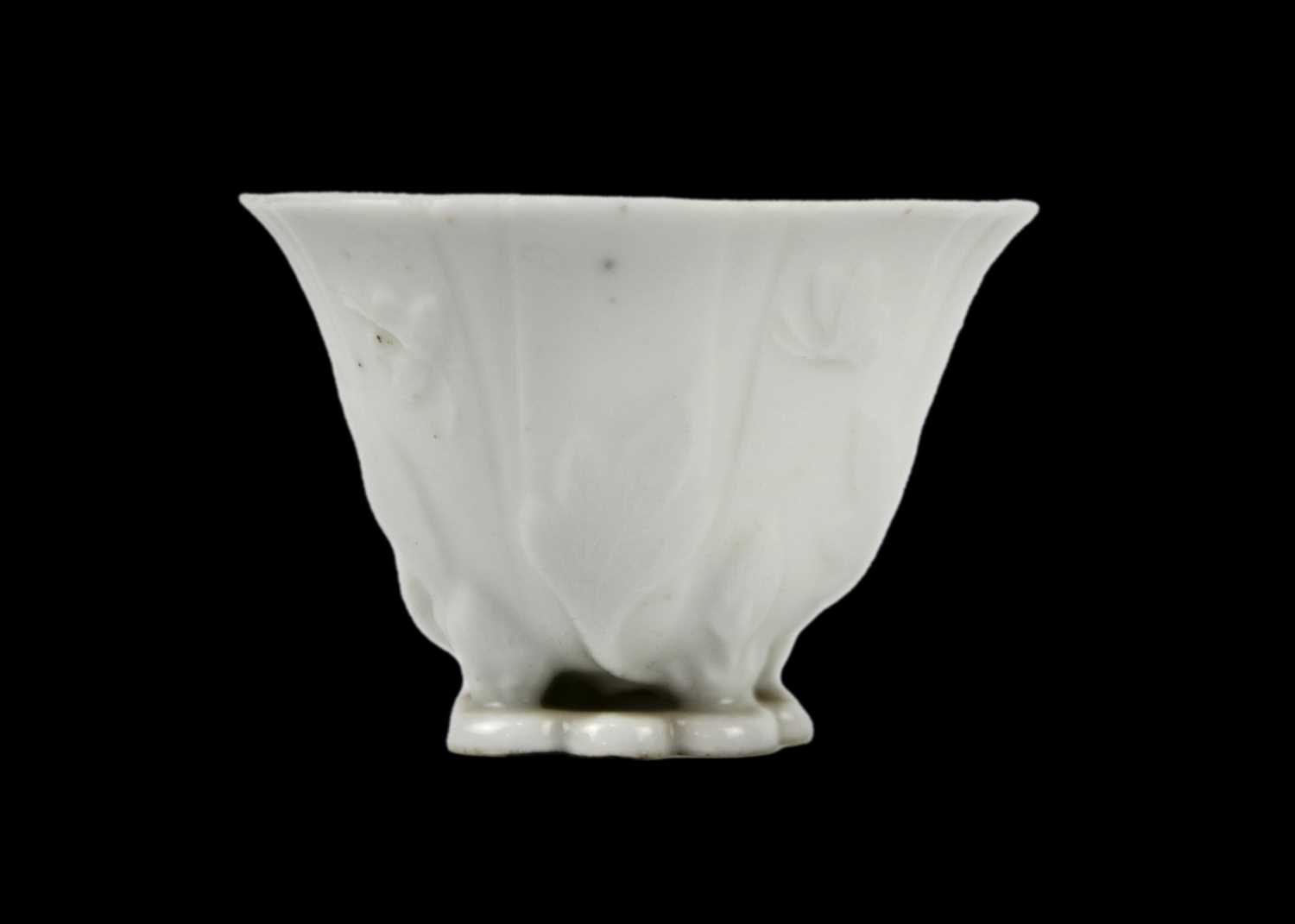 A Chinese blanc de chine libation cup, Qing Dynasty, 18th century. - Image 2 of 11