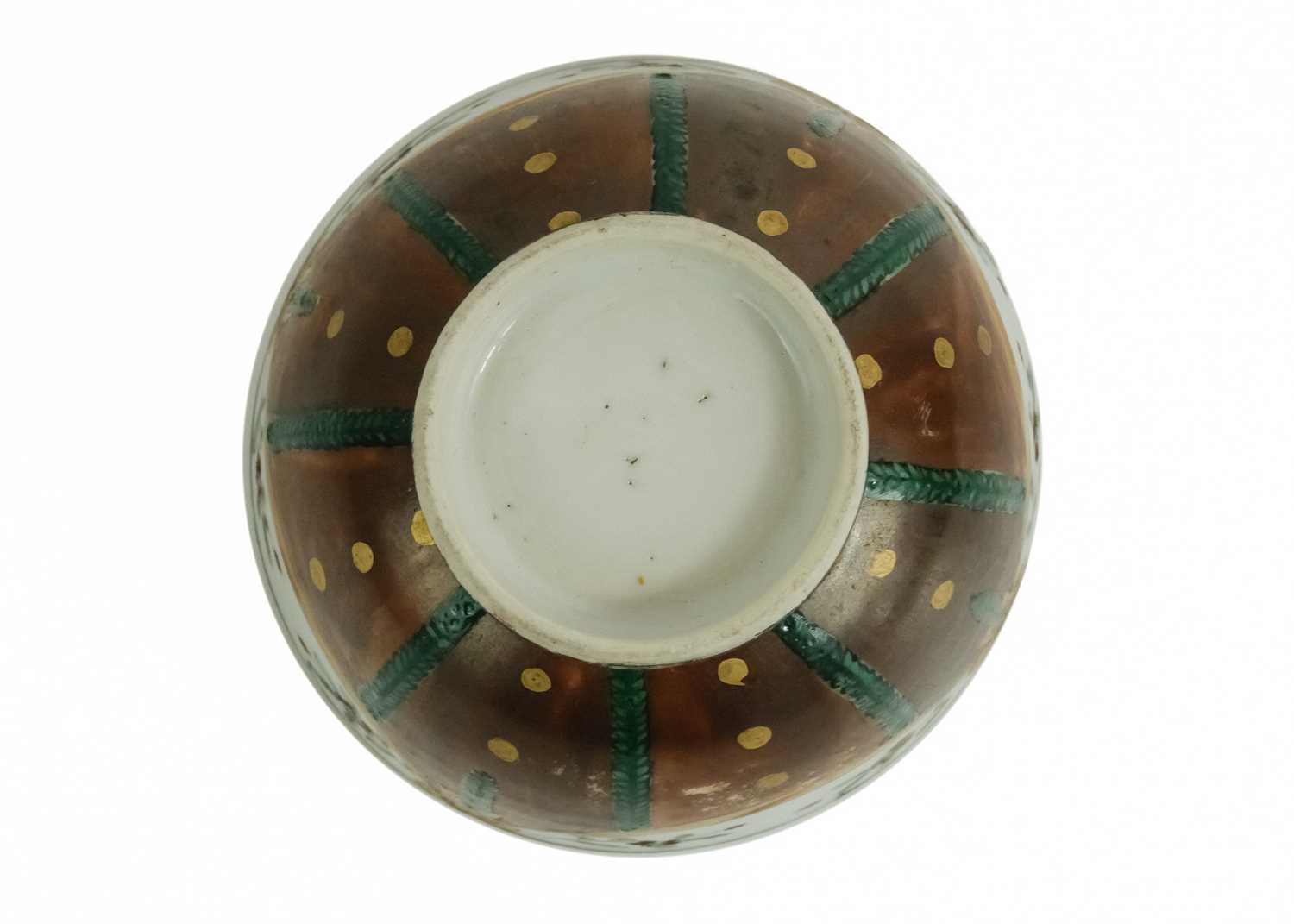 A Chinese porcelain tea bowl and saucer, Qianlong period, 18th century. - Image 3 of 9