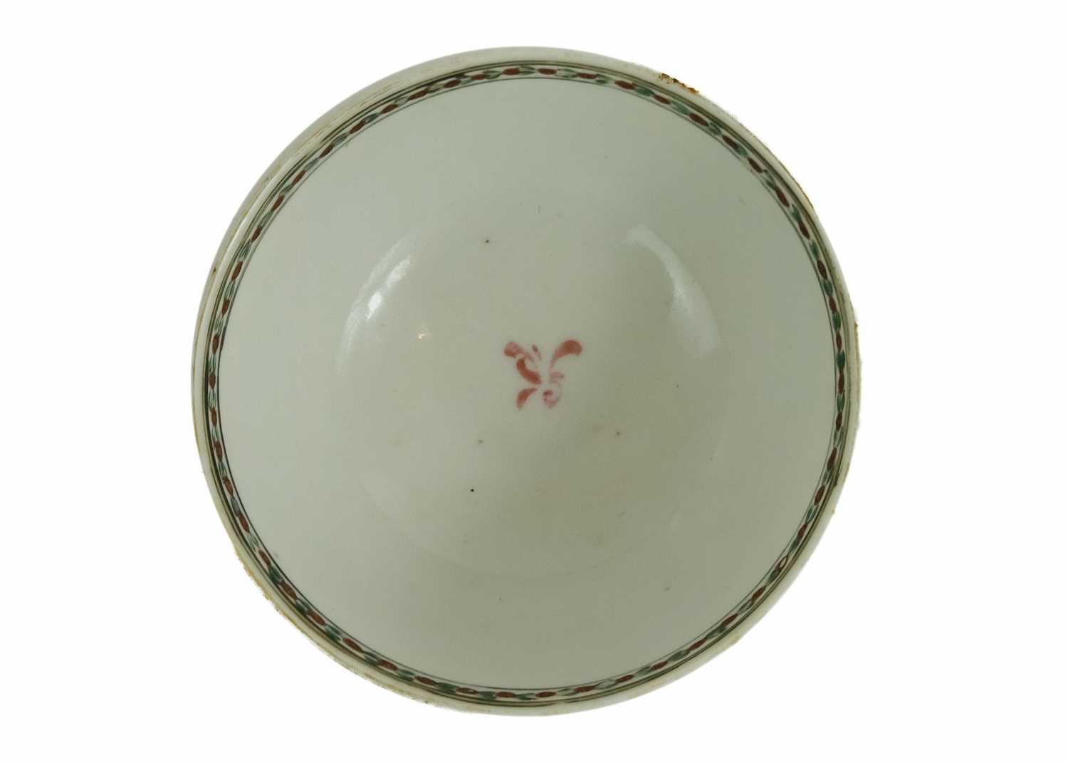 A Chinese porcelain tea bowl and saucer, Qianlong period, 18th century. - Image 6 of 9