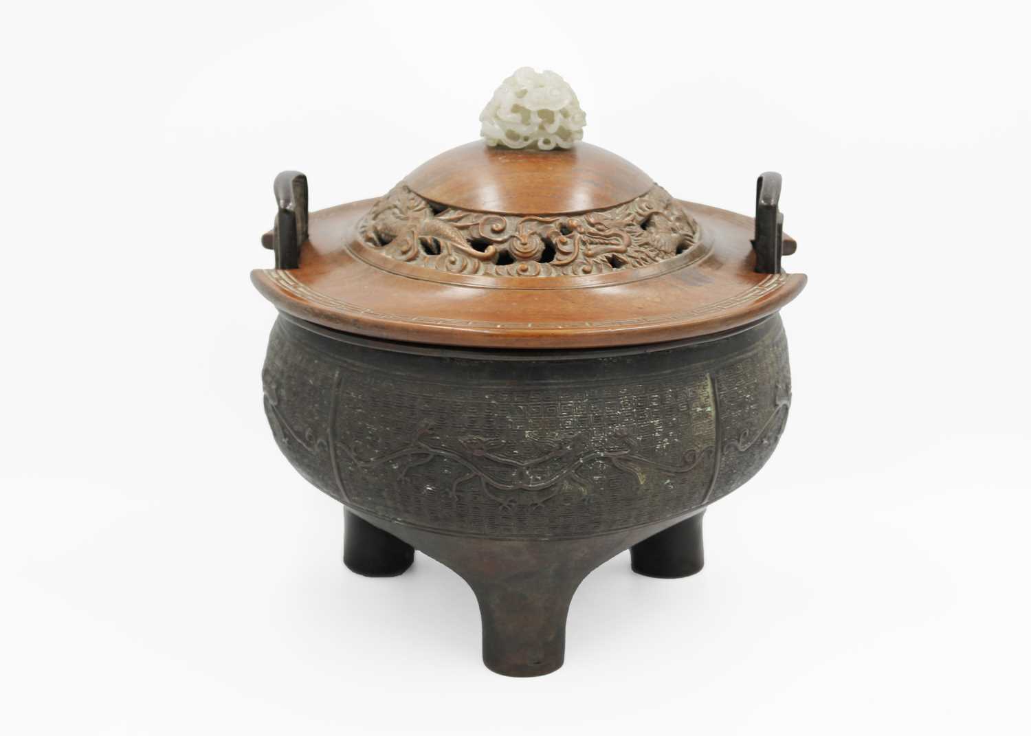 A Chinese bronze censer, late Ming Dynasty. - Image 3 of 39