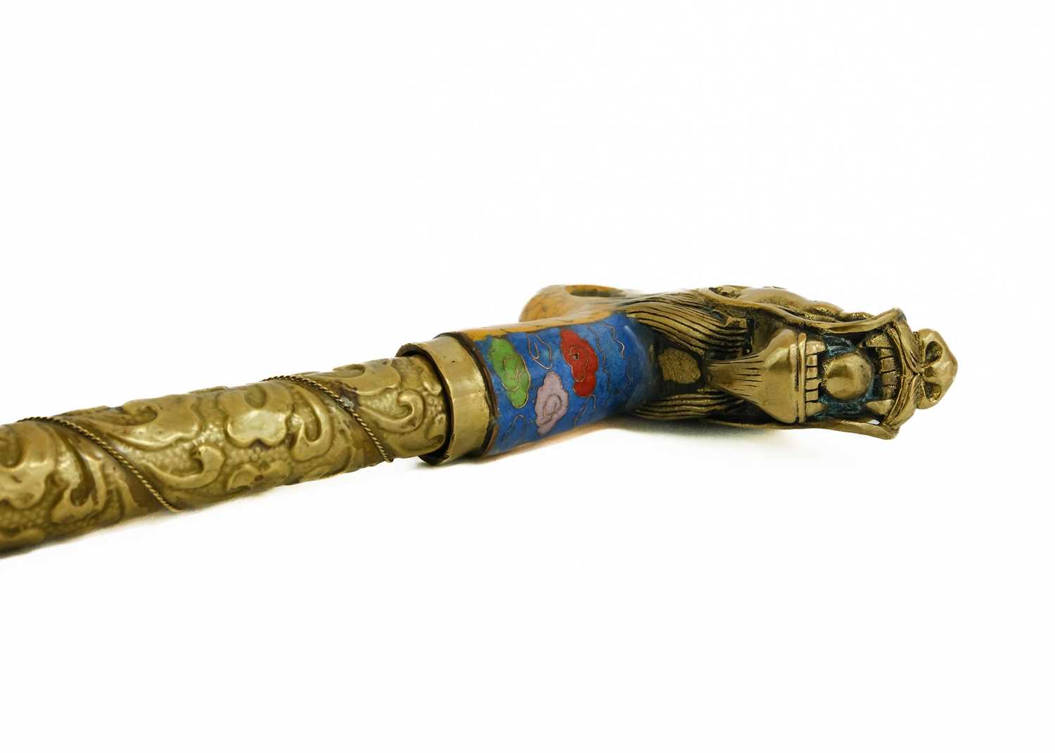 A Chinese cloisonne & brass walking cane handle, early 20th century. - Image 6 of 7