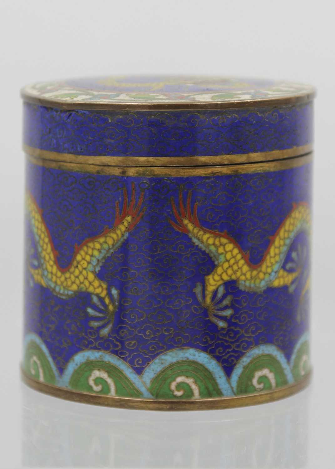 A Chinese cloisonne circular jar and cover, late 19th century. - Image 5 of 8