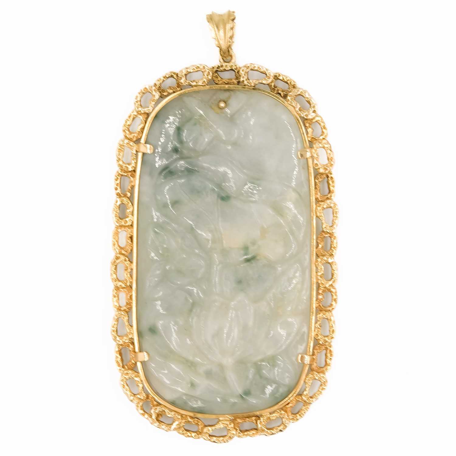 A carved jade and 9ct mounted pendant. - Image 2 of 3