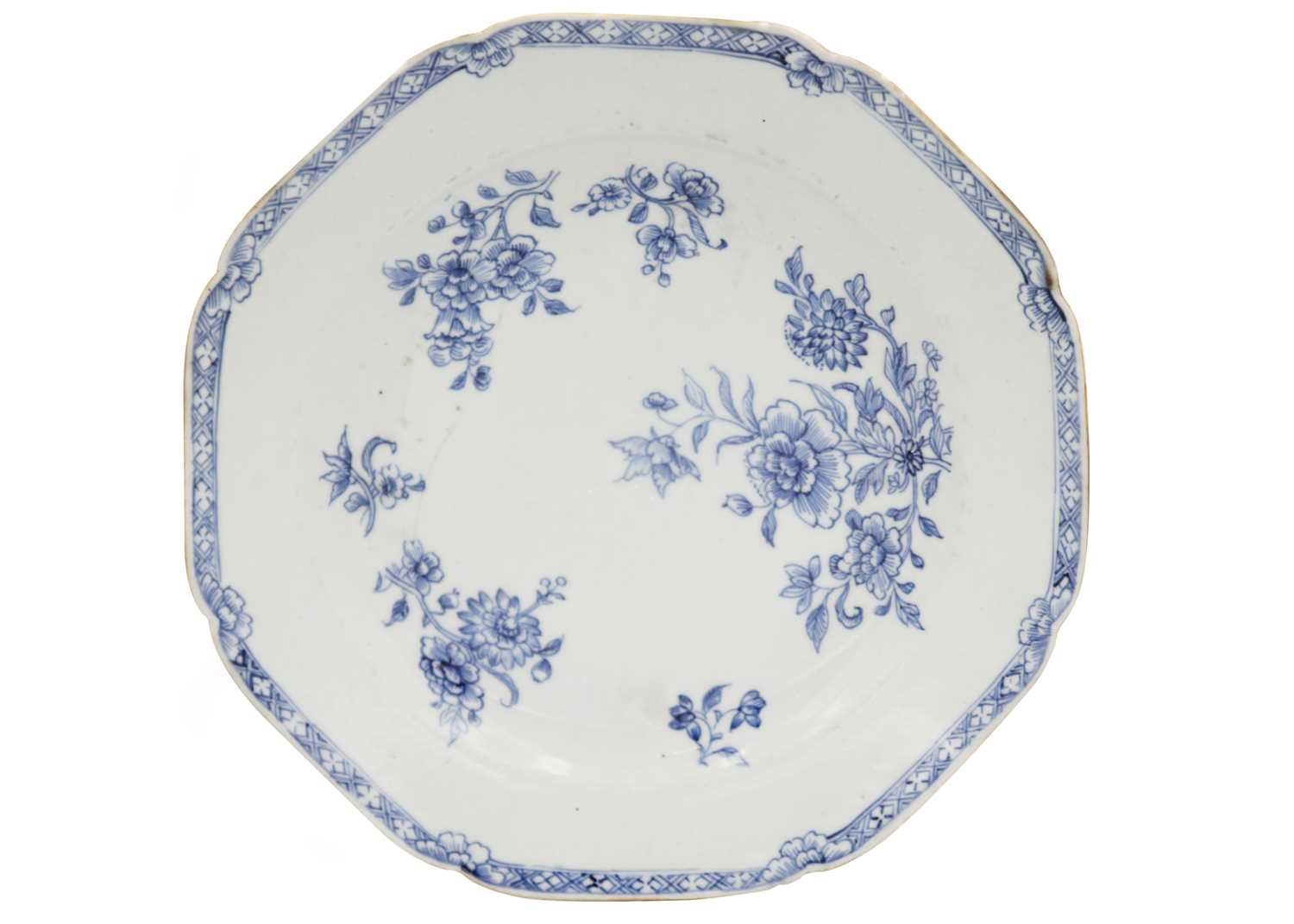 A Chinese blue and white porcelain shallow bowl, Kangxi period. - Image 10 of 11