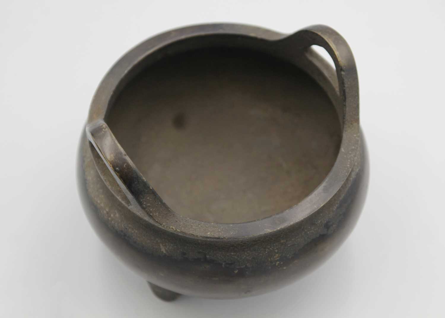 A Chinese bronze censer, Qing Dynasty. - Image 5 of 7