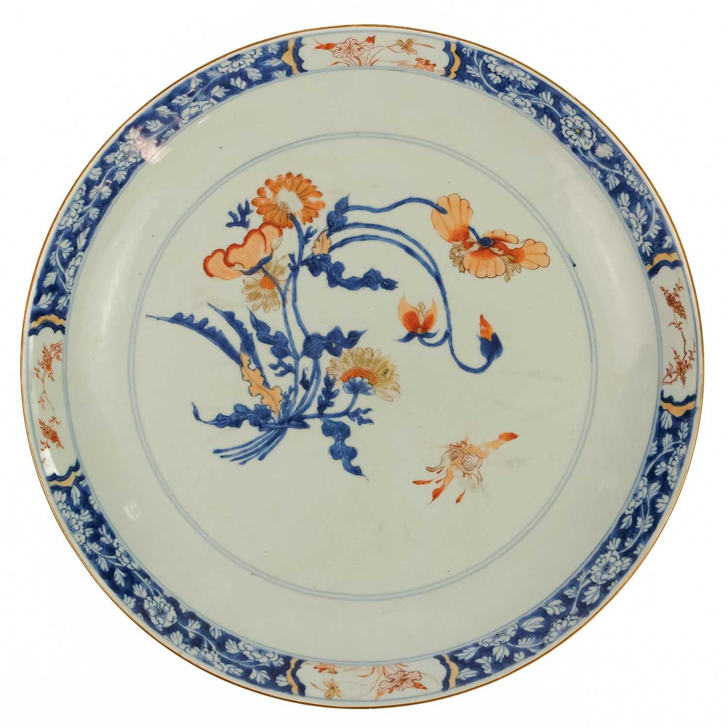 A Chinese Imari porcelain shallow dish, 18th century.