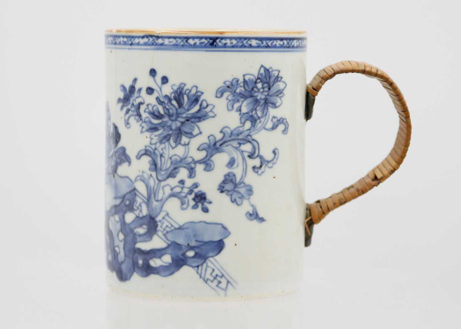 Two Chinese porcelain tankards, 18th century. - Image 14 of 16