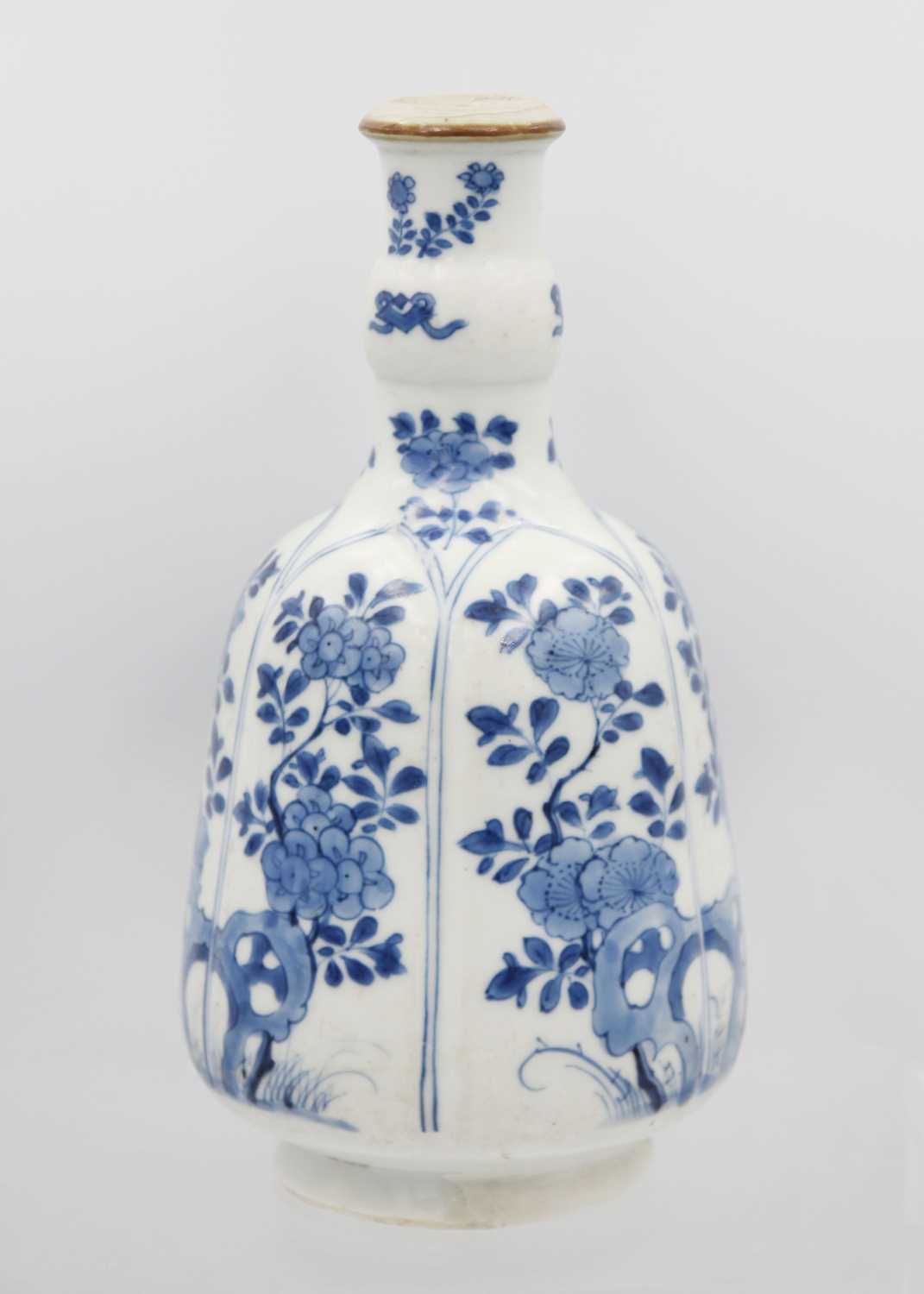 A Chinese blue and white hookah base, Kangxi, 1662-1722. - Image 2 of 14