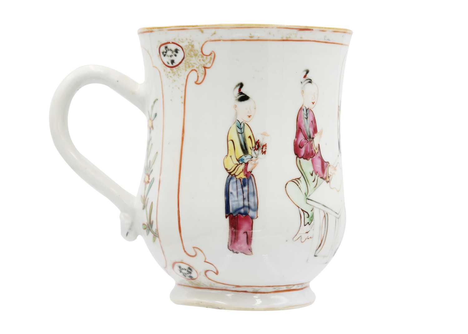 A large Chinese famille rose porcelain mug, 18th century. - Image 3 of 5