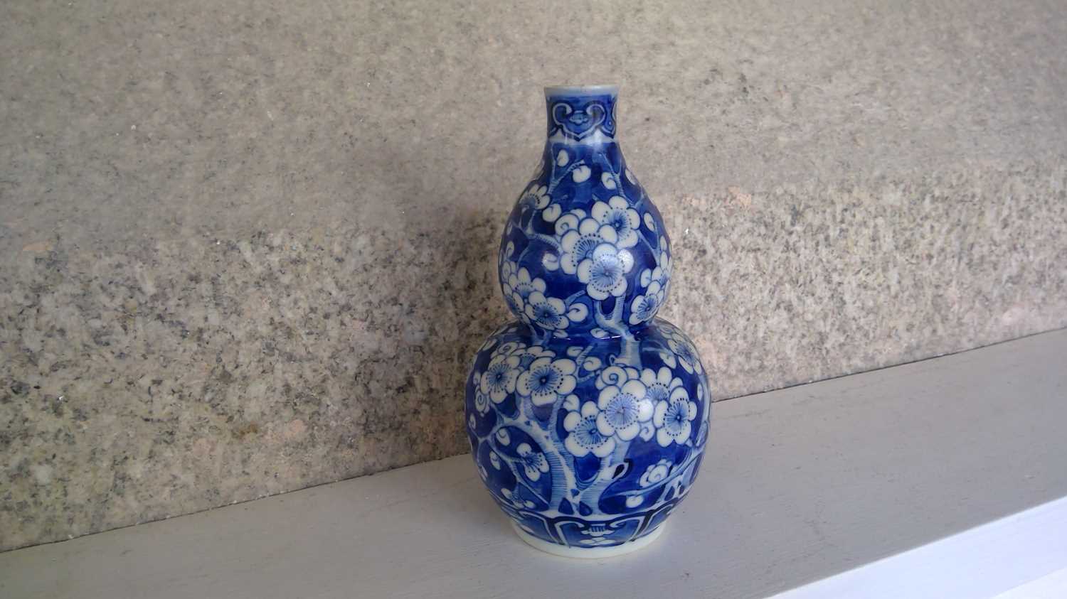 A Chinese porcelain prunus pattern double gourd vase, early 20th century. - Image 10 of 10