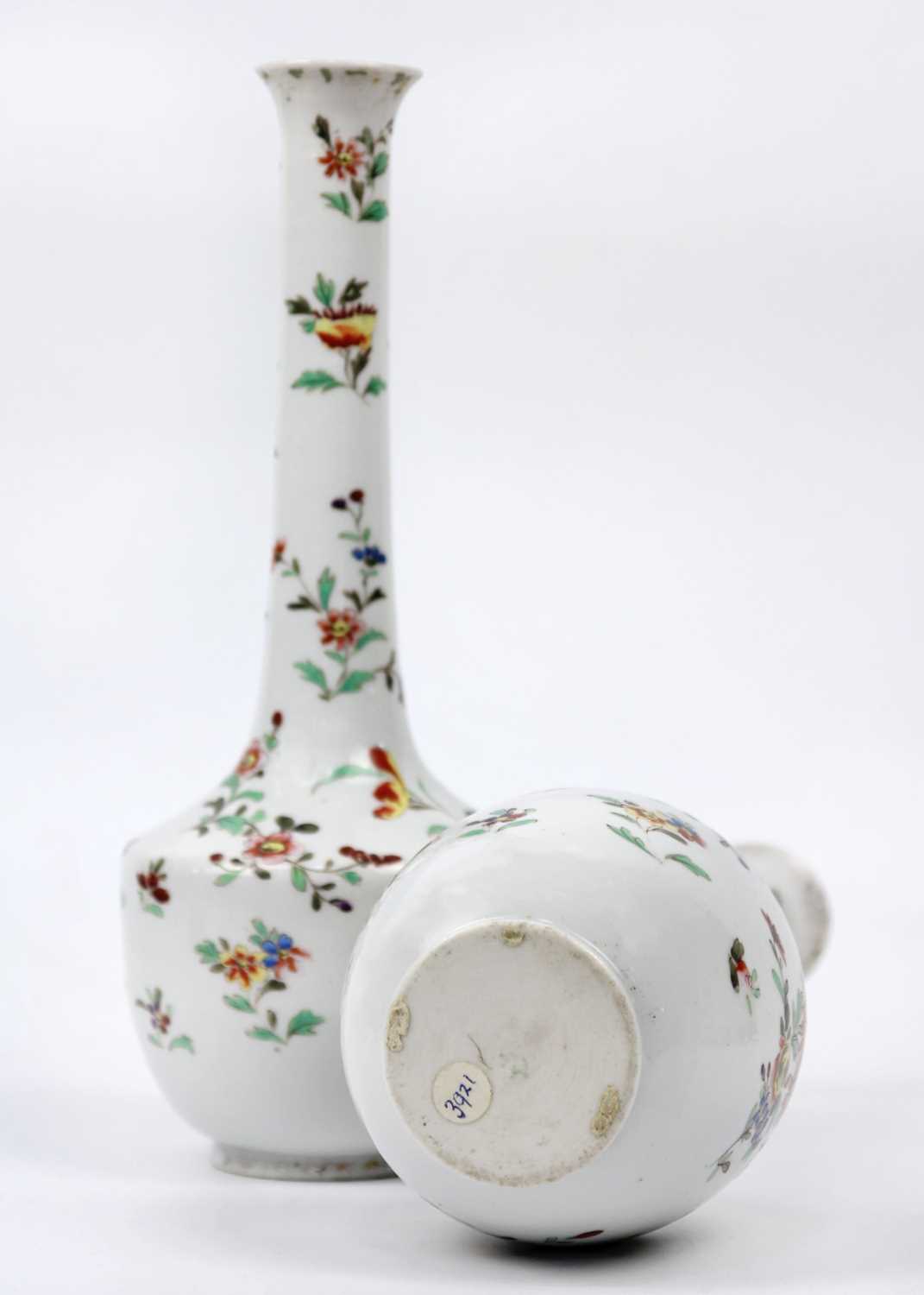 A pair of Japanese porcelain vases, Meiji period. - Image 5 of 5