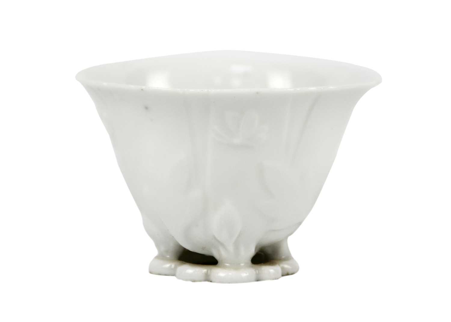 A Chinese blanc de chine libation cup, Qing Dynasty, 18th century. - Image 7 of 11