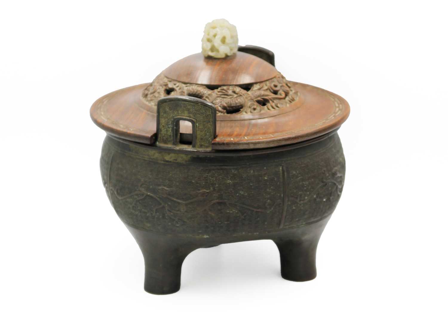 A Chinese bronze censer, late Ming Dynasty. - Image 2 of 39