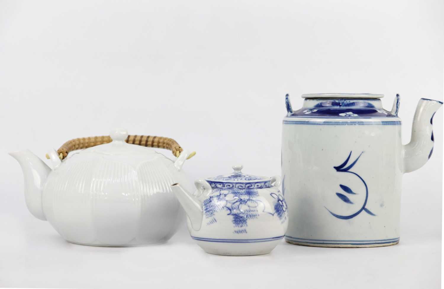 A Chinese blue and white prunus blossom teapot, circa 1900. - Image 2 of 3