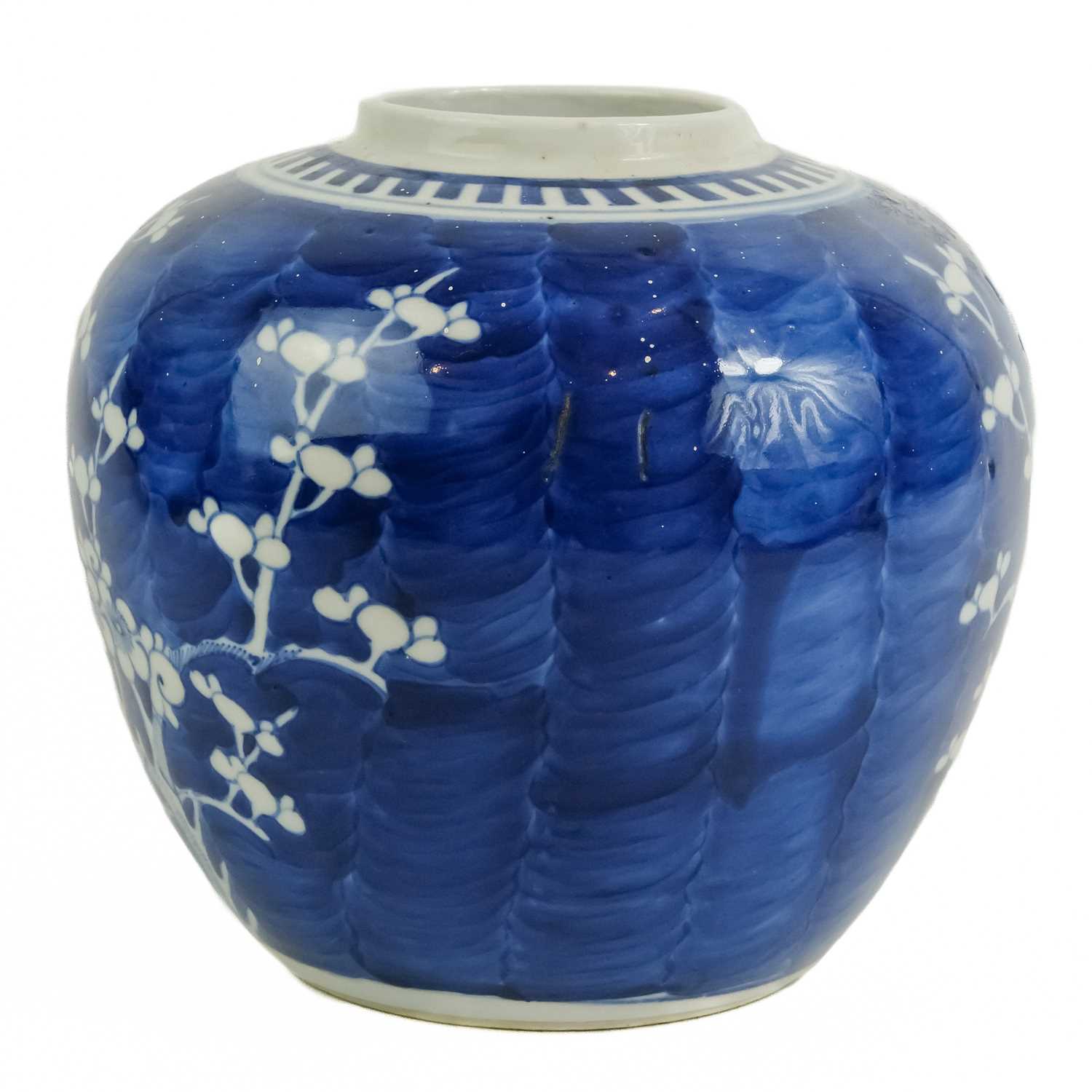 Two Chinese blue and white prunus blossom pattern ginger jars, late 19th century. - Image 9 of 10