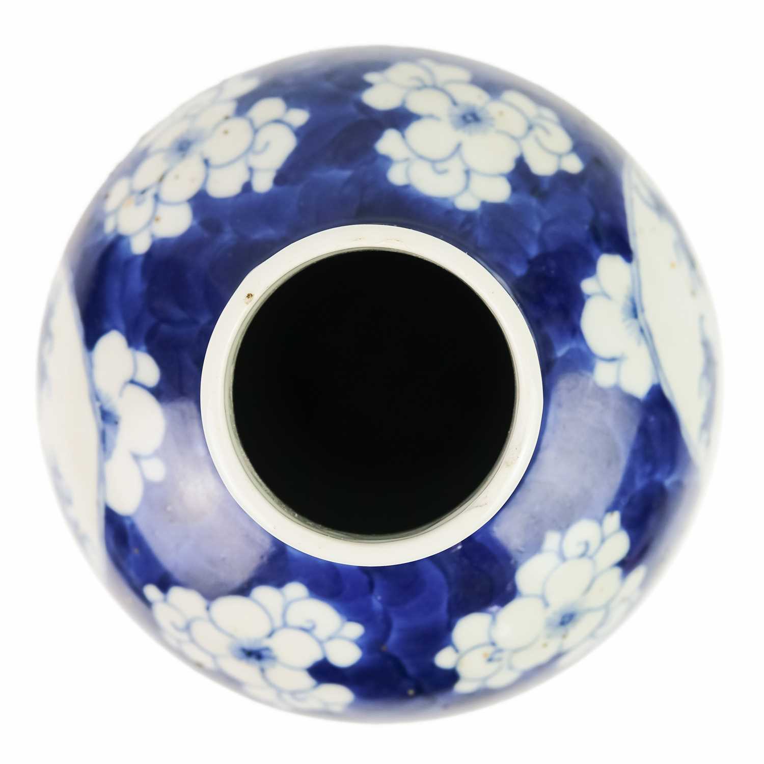 A Chinese blue and white prunus blossom porcelain vase, late 19th century. - Image 6 of 8