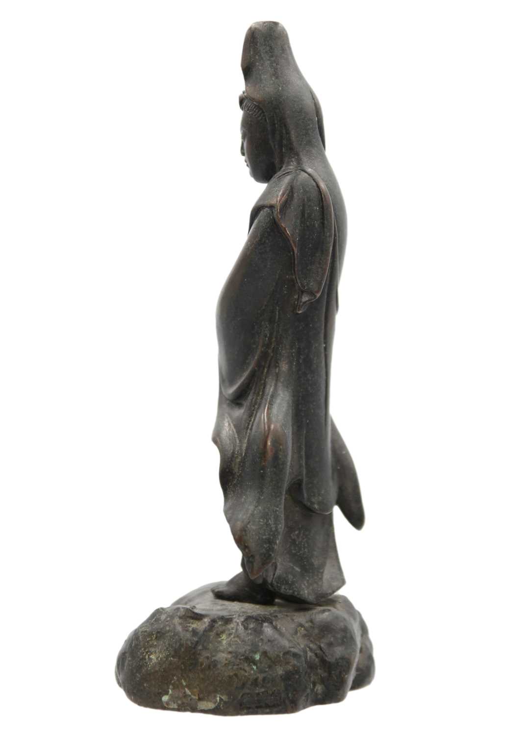 A Chinese bronze figure of Guanyin, Qing Dynasty, 19th century, - Image 4 of 4