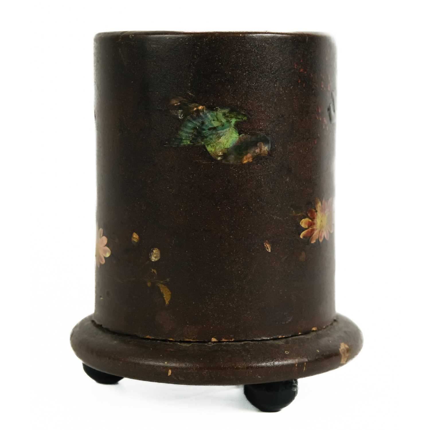 A Chinese lacquered brush pot, late 19th/early 20th century. - Image 5 of 5