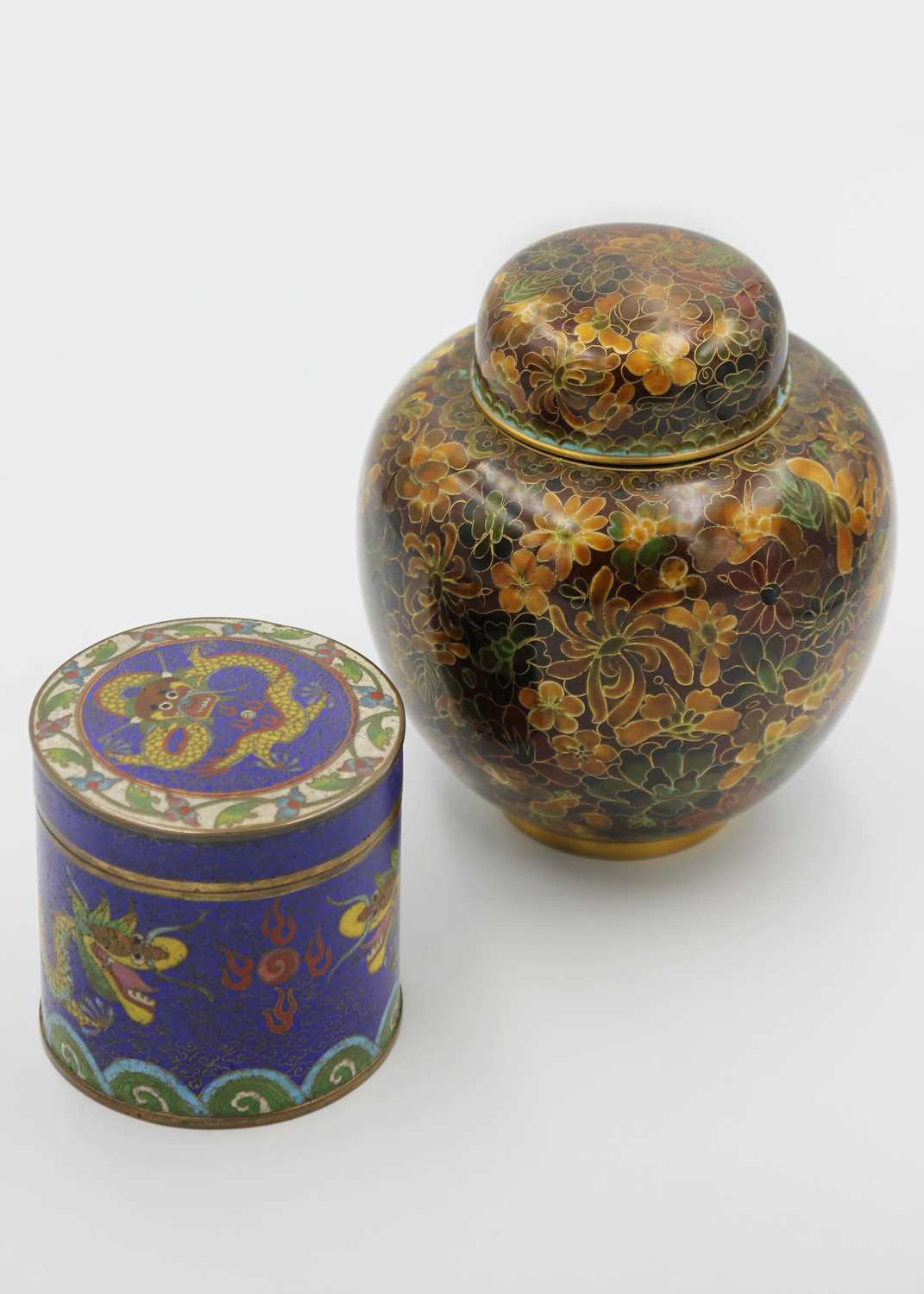A Chinese cloisonne circular jar and cover, late 19th century. - Image 4 of 8
