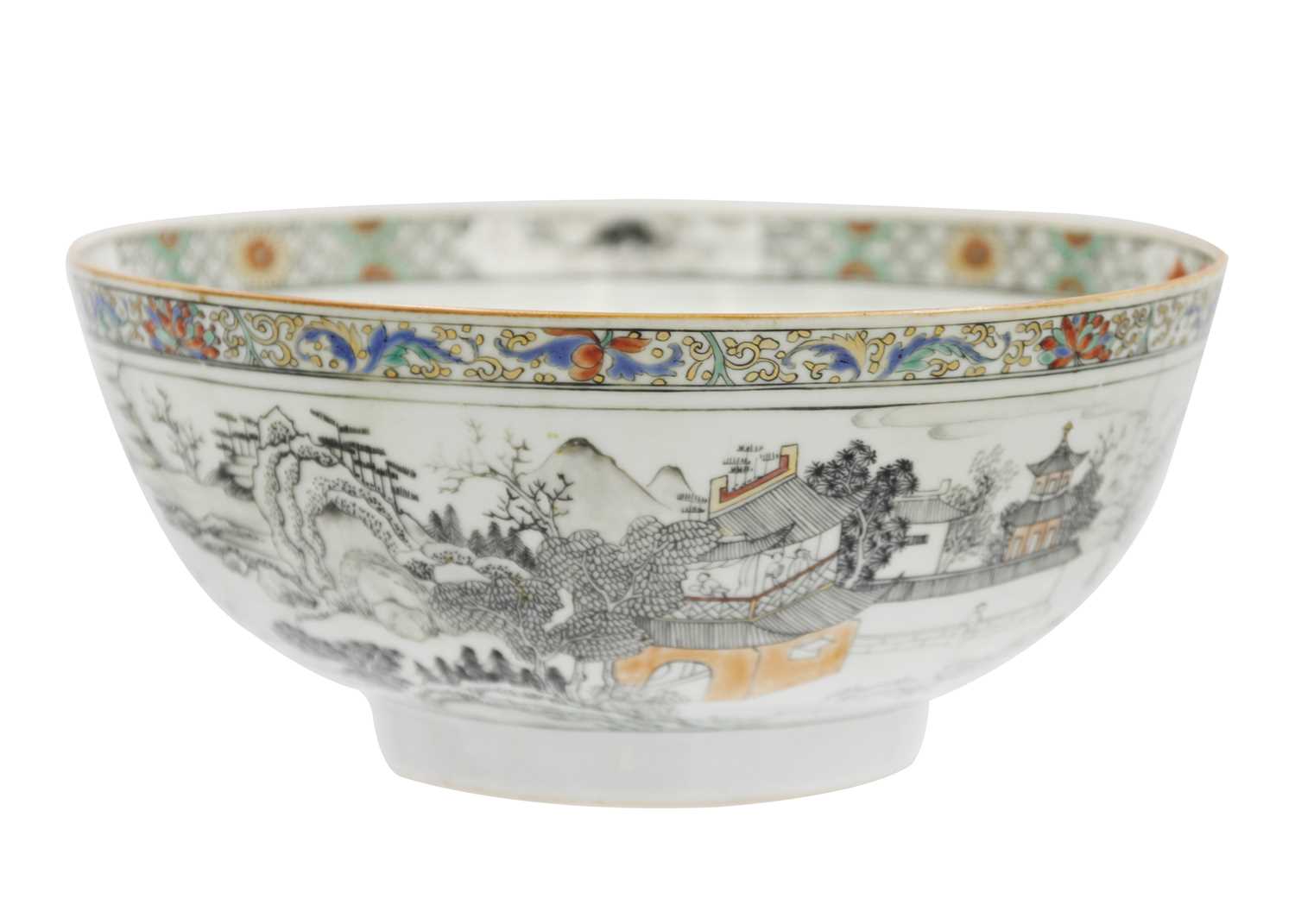 A Chinese porcelain bowl, Qianlong period. - Image 6 of 12