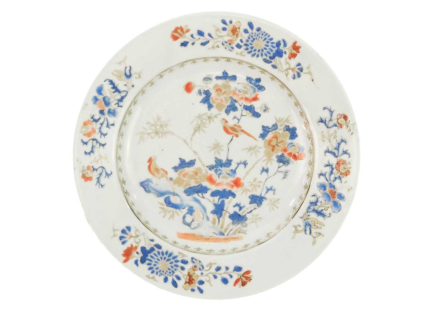 A pair of Chinese export porcelain plates, 18th century. - Image 4 of 6