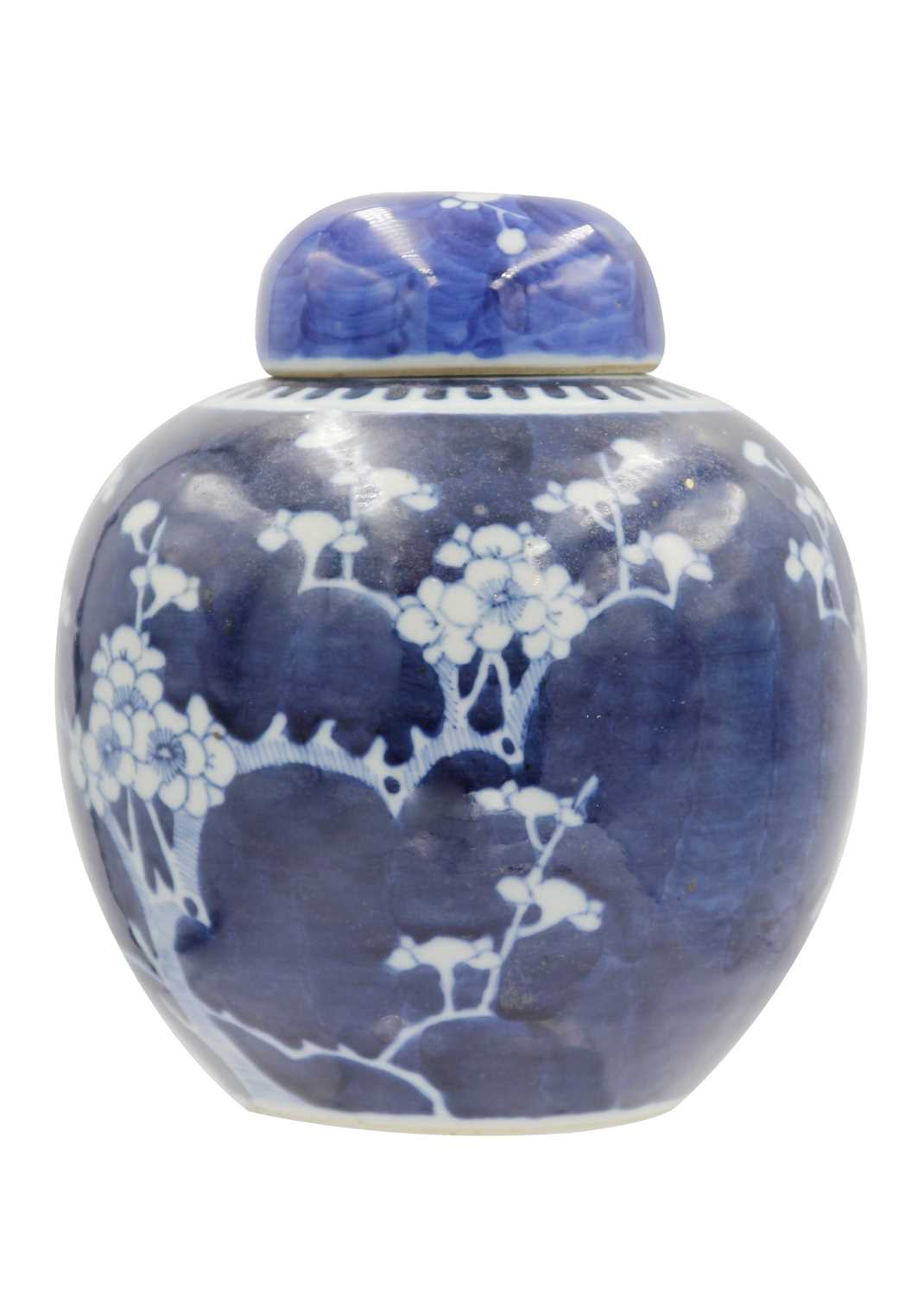 A large Chinese blue and white prunus blossom ginger jar, circa 1900. - Image 9 of 15