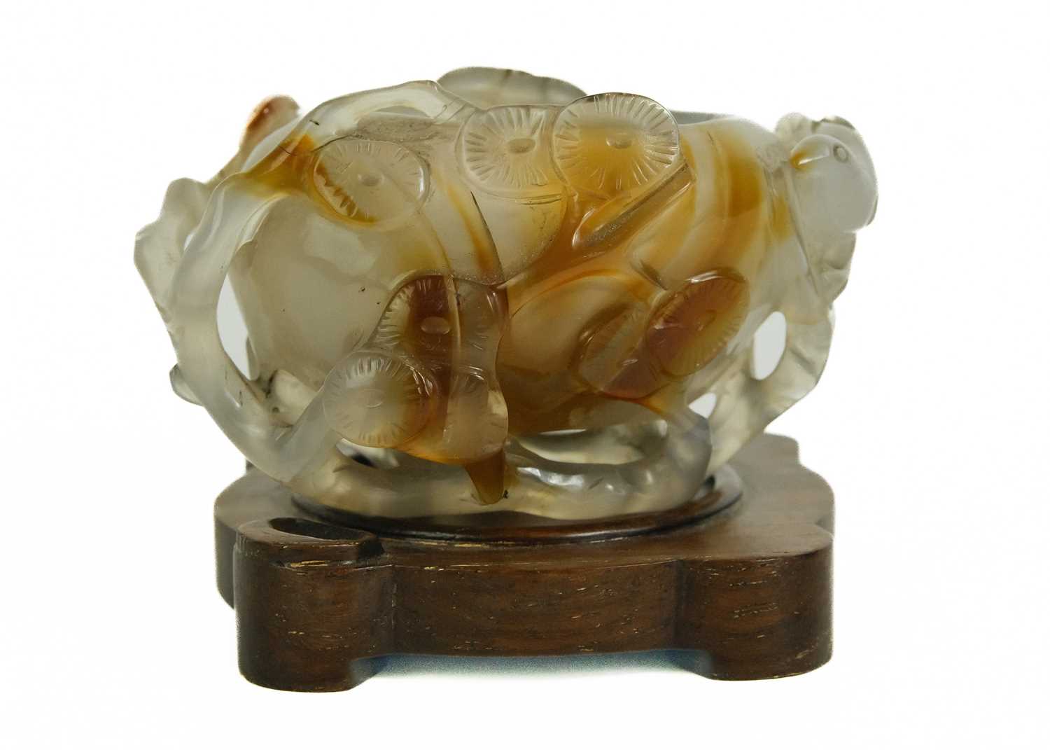 A Chinese agate water pot, Qing Dynasty, 19th century. - Image 5 of 12