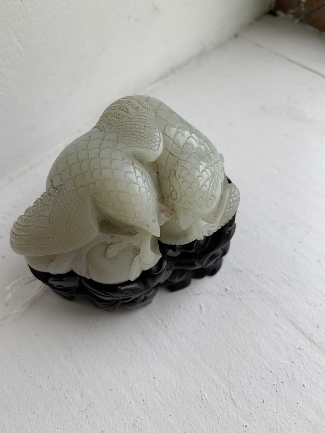 A Chinese carved celadon jade group of quail, Qing Dynasty, 18th/19th century. - Image 15 of 19