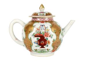 A Chinese porcelain teapot, 18th century.