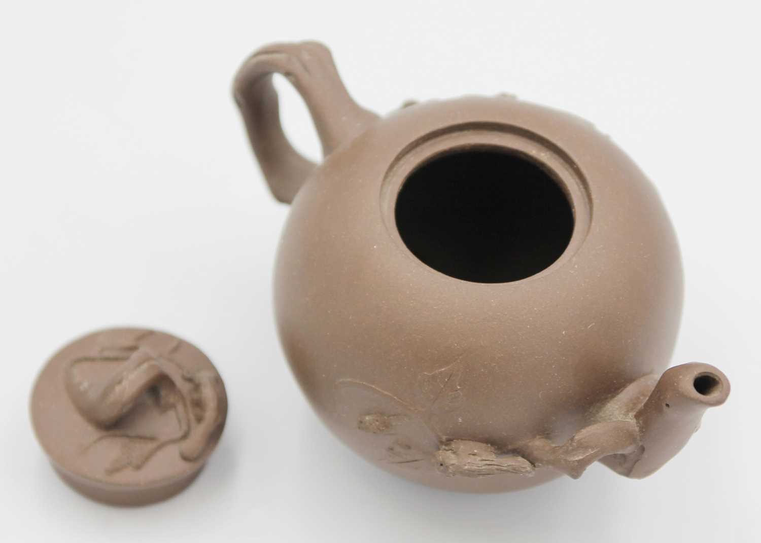 A Chinese Yixing teapot. - Image 6 of 7