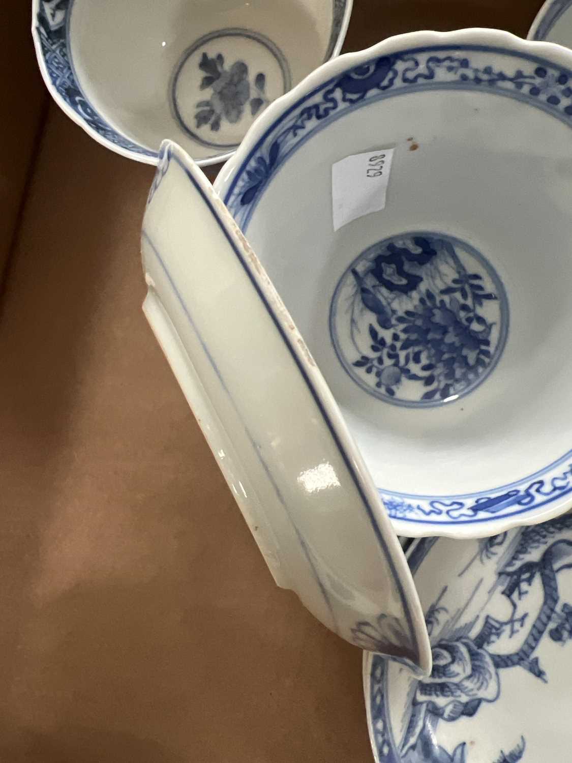Six Chinese blue and white porcelain dishes, 18th/19th century. - Image 9 of 9