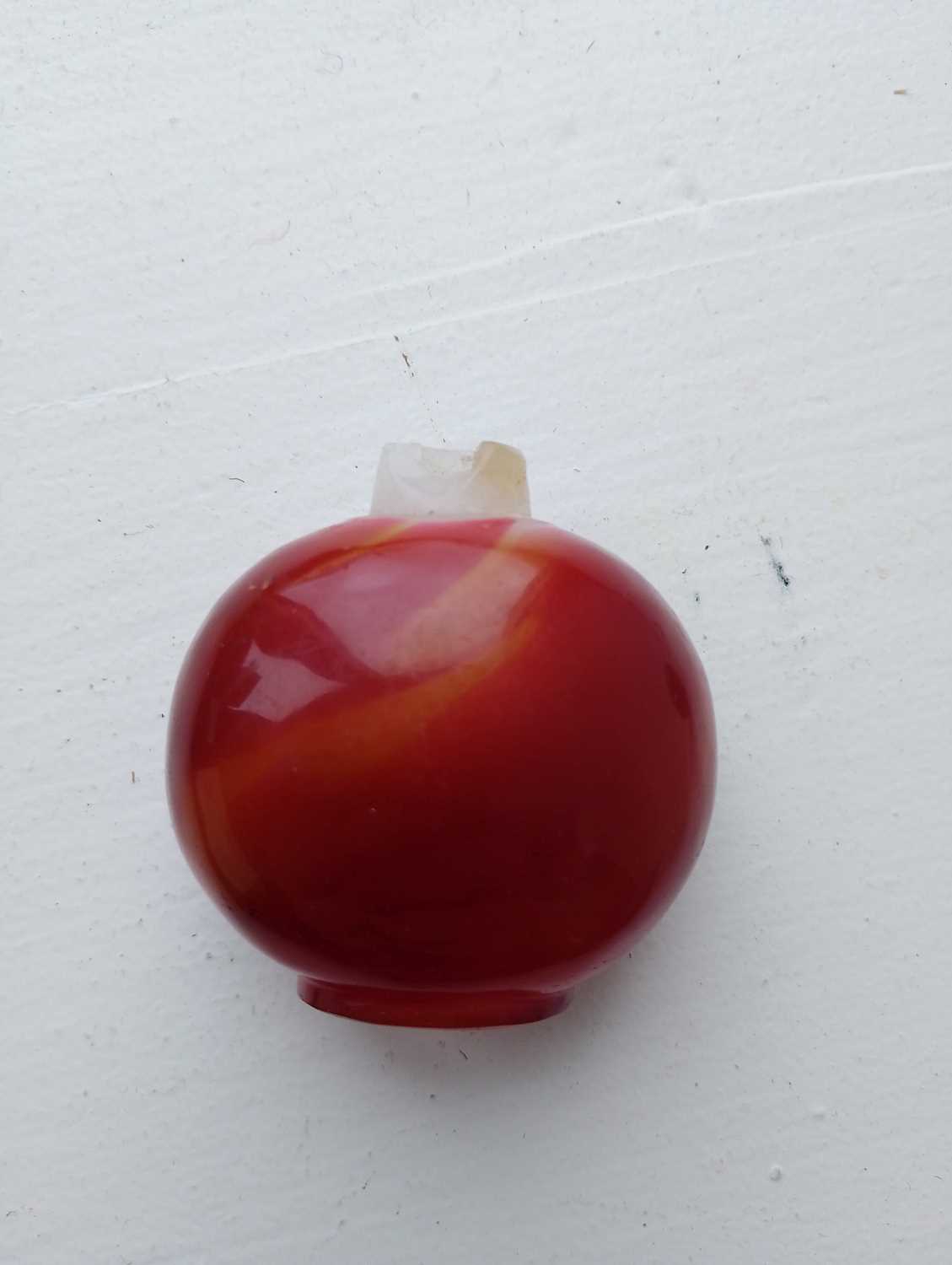 A large bakelite cherry amber bead,. - Image 6 of 7