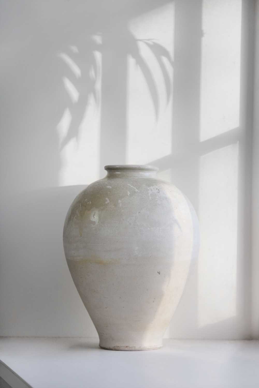 A Korean pottery vase, Choson Dynasty. - Image 6 of 9
