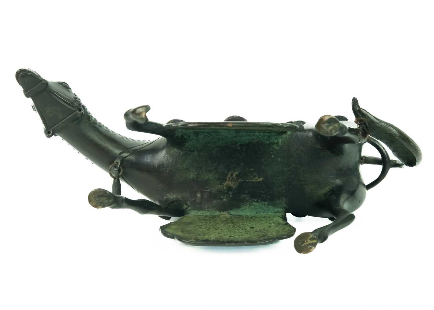 A Chinese bronze incense burner, Qing Dynasty, 19th century. - Image 3 of 7