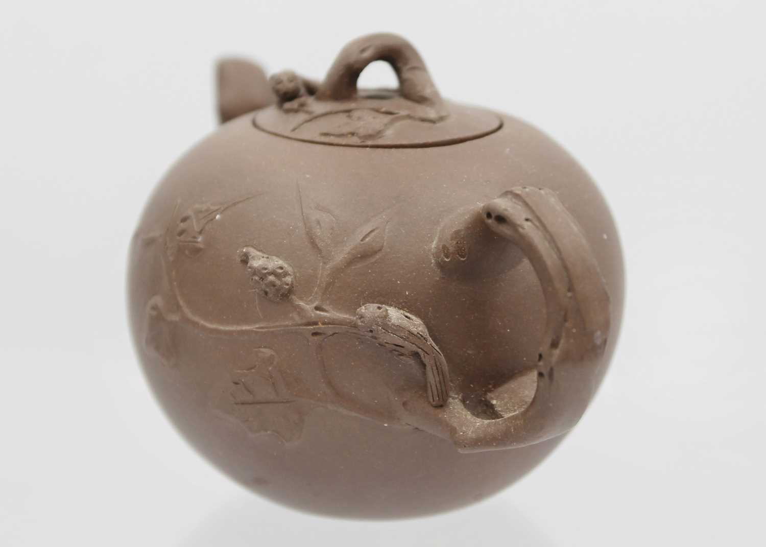 A Chinese Yixing teapot. - Image 2 of 7
