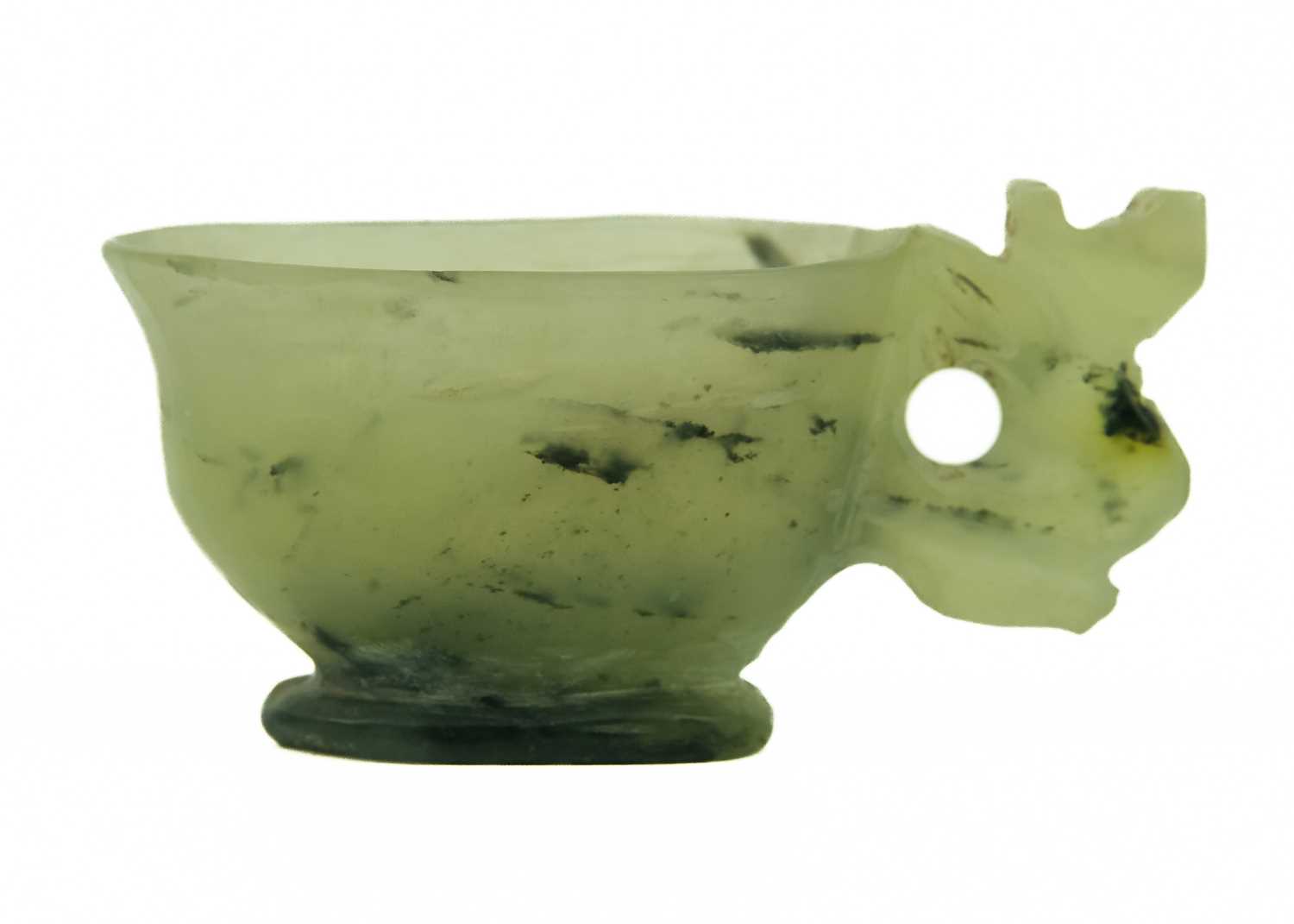 A small Chinese jade and black nephrite libation cup, Qing Dynasty. - Image 5 of 5