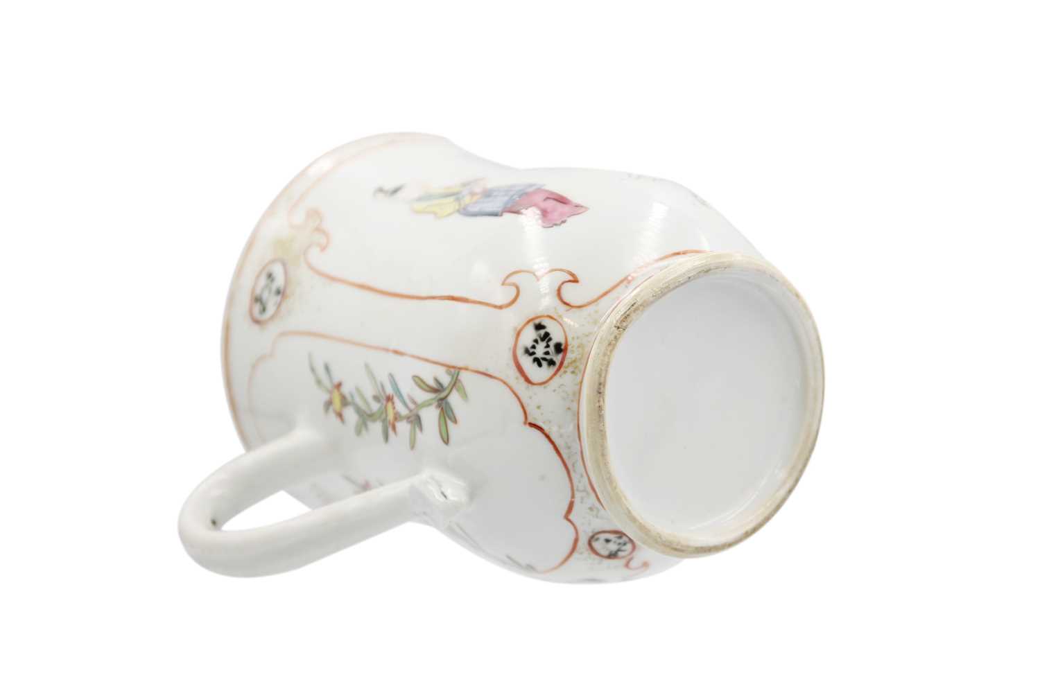 A large Chinese famille rose porcelain mug, 18th century. - Image 5 of 5