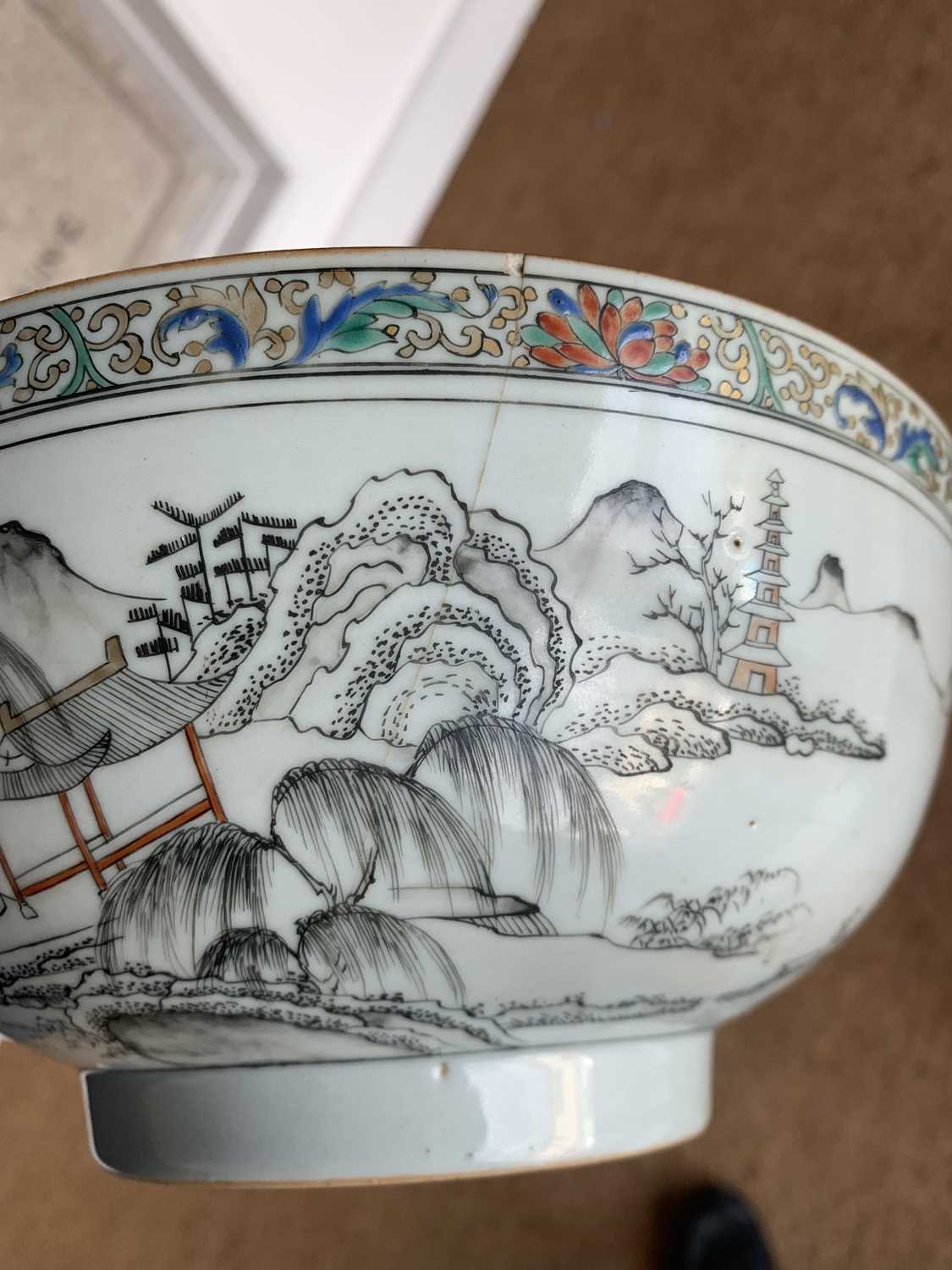 A Chinese porcelain bowl, Qianlong period. - Image 11 of 12