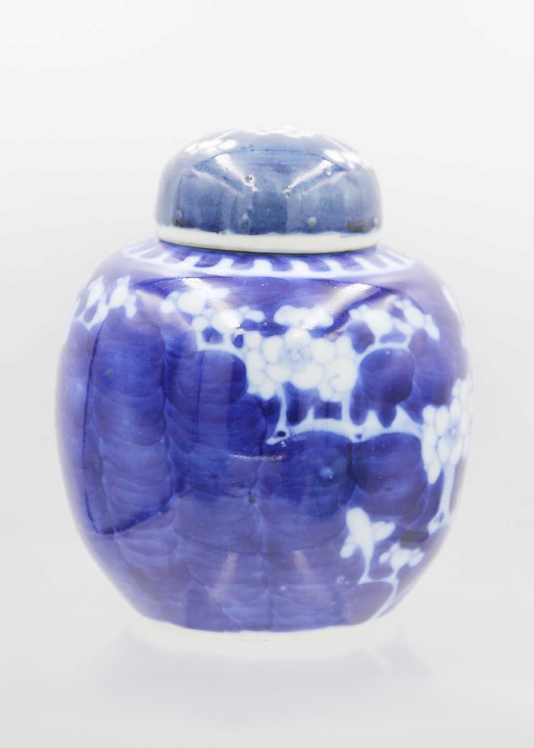 A Chinese prunus pattern ginger jar and cover, late 19th century. - Image 9 of 11