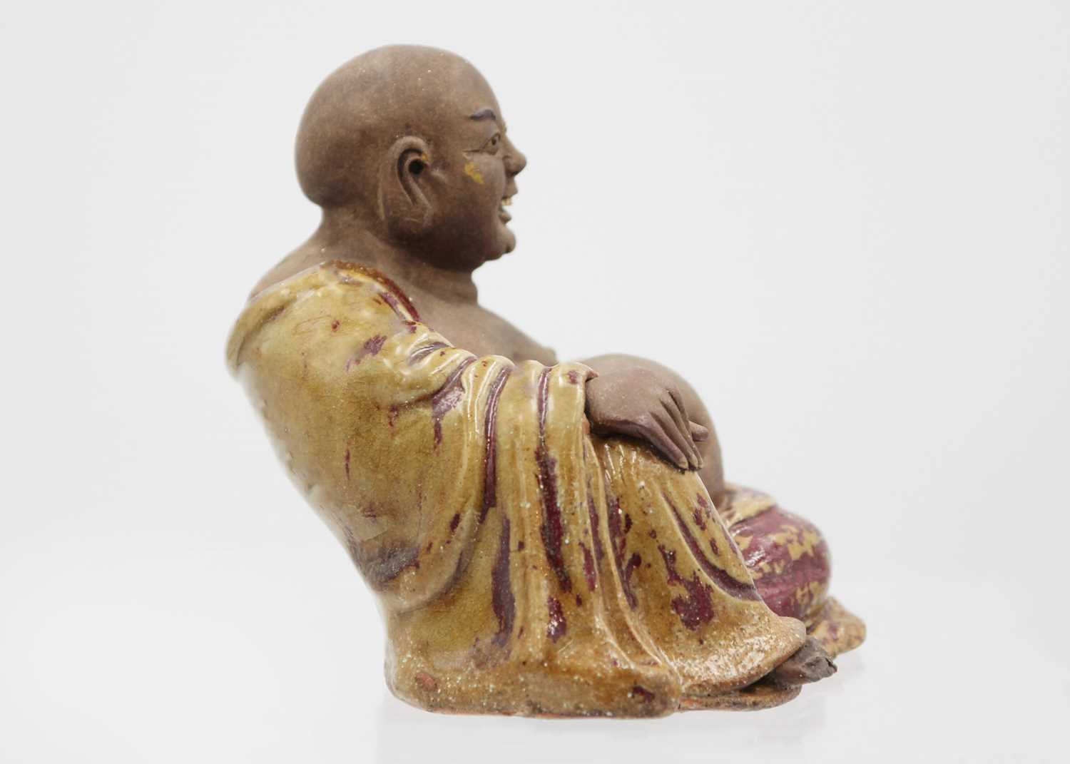 A Chinese pottery model of Buddha, 18th/19th century. - Image 4 of 7